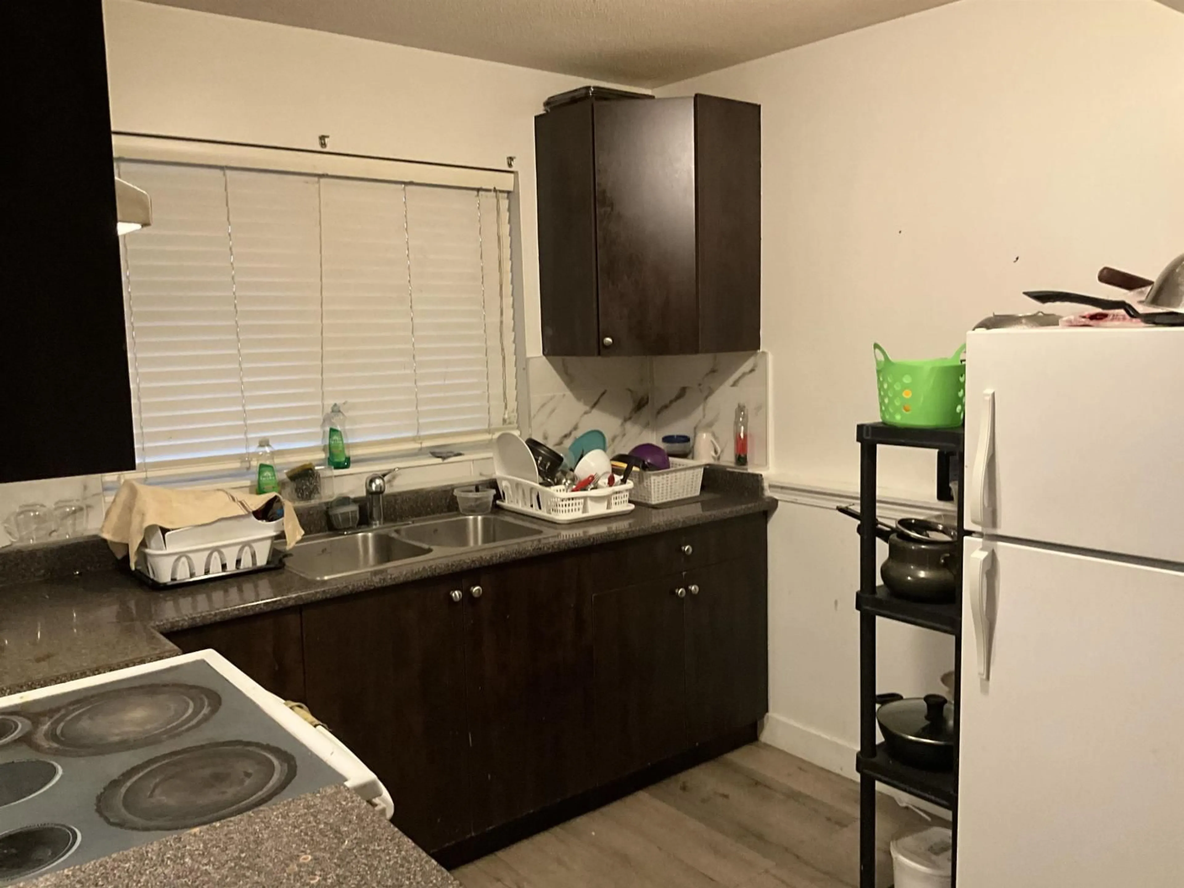 Standard kitchen, wood/laminate floor for 13421 87A, Surrey British Columbia V3W6B7