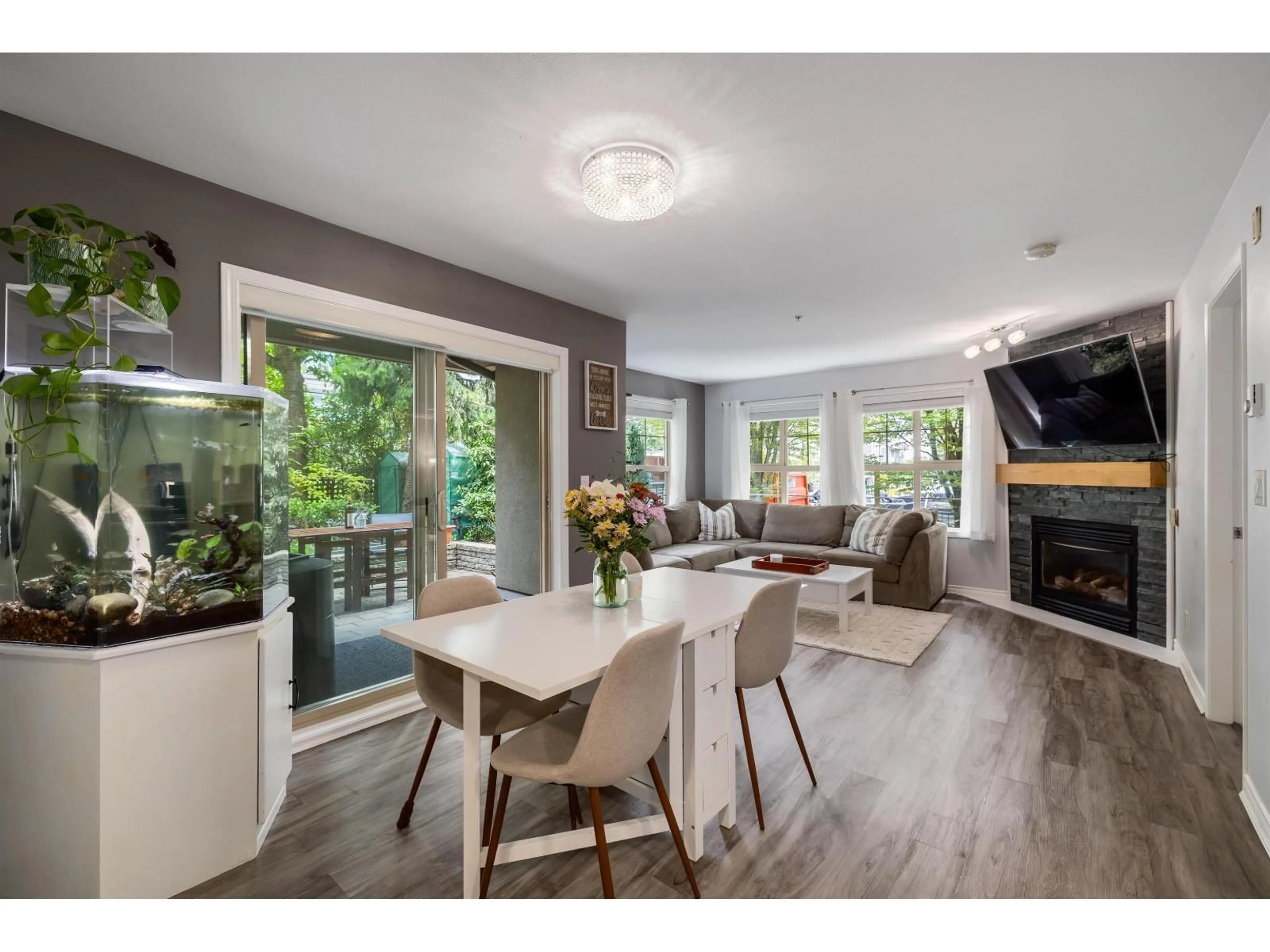 Open concept kitchen, wood/laminate floor for 103 - 15325 17, Surrey British Columbia V4A1T8