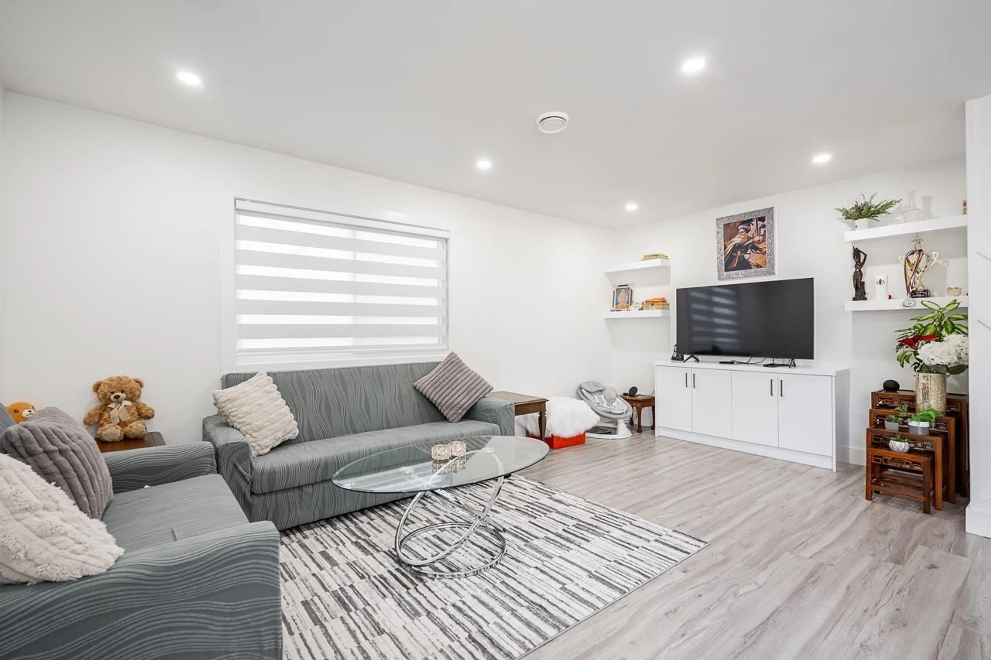 Living room with furniture, unknown for 7258 128, Surrey British Columbia V3W9A1