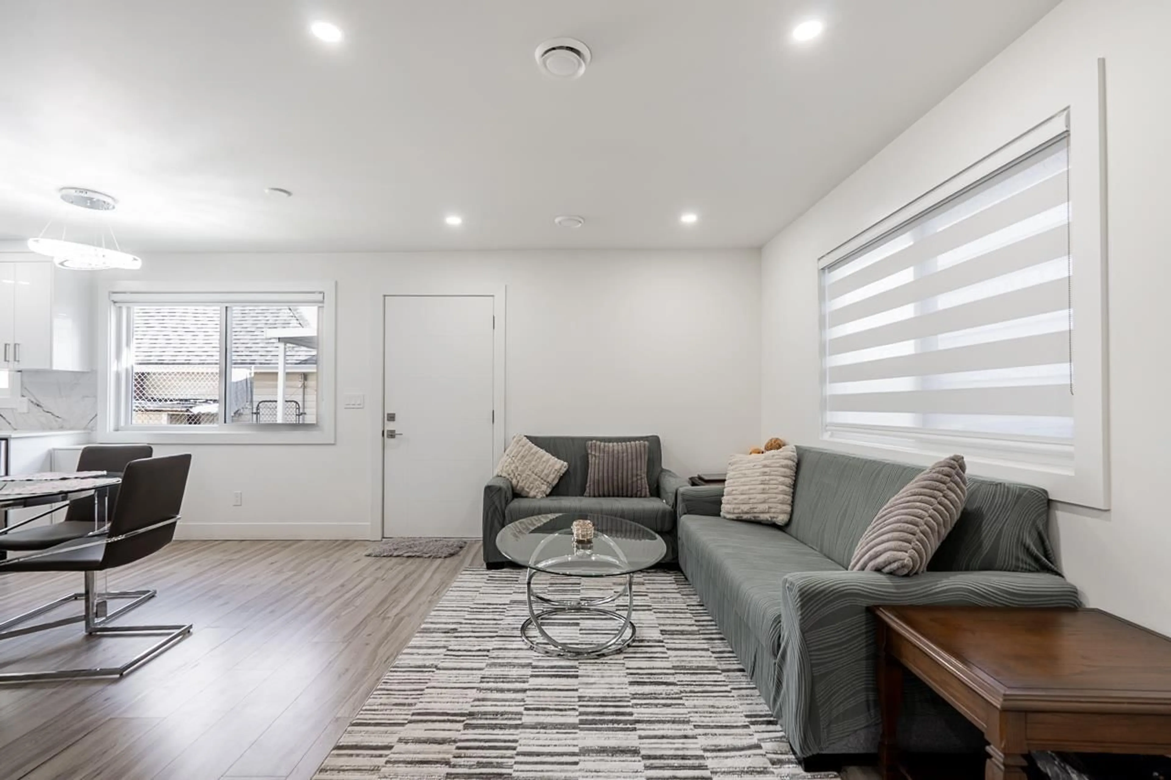 Living room with furniture, unknown for 7258 128, Surrey British Columbia V3W9A1