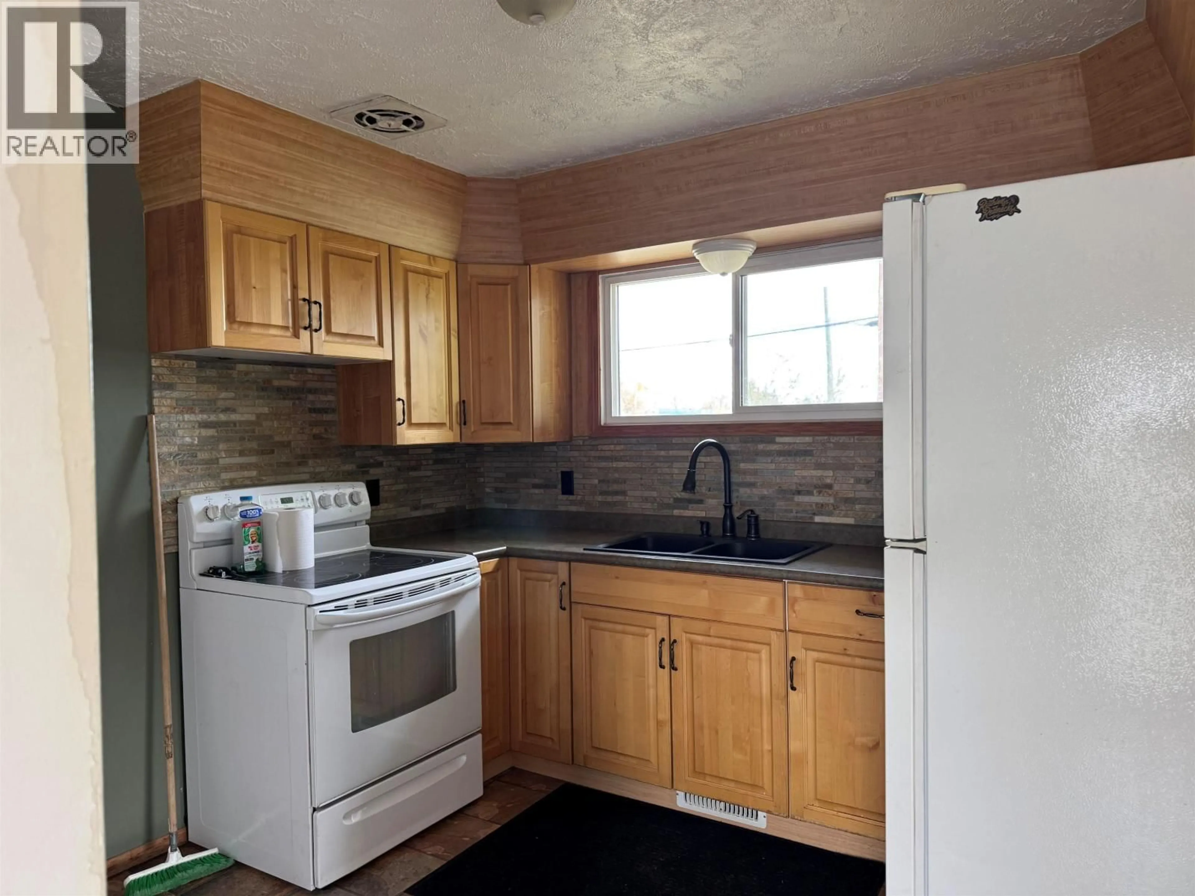 Standard kitchen, unknown for 12261 242 ROAD, Fort St. John British Columbia V2G3G5