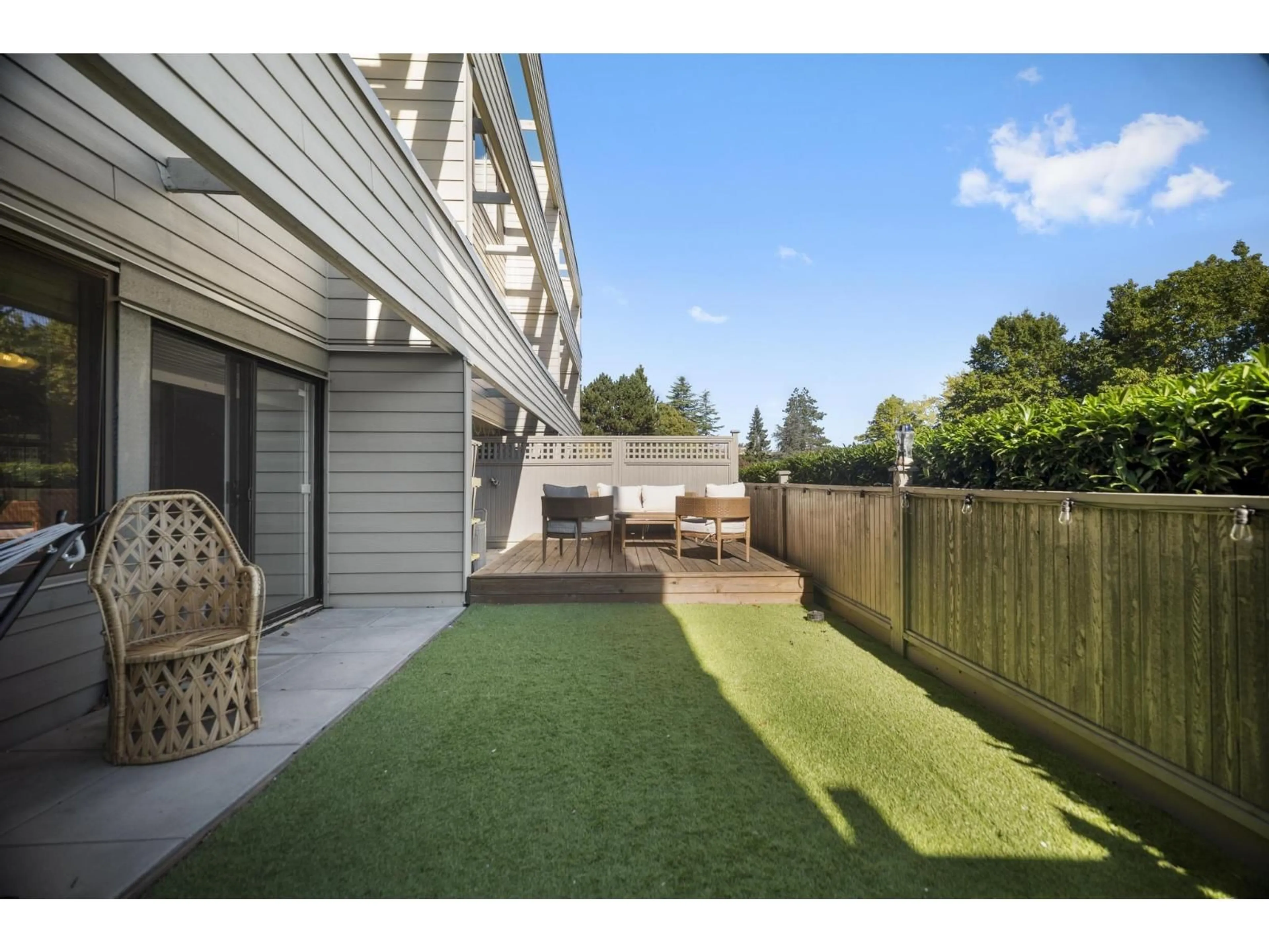 Patio, street for 103 - 15272 19, Surrey British Columbia V4A1X6