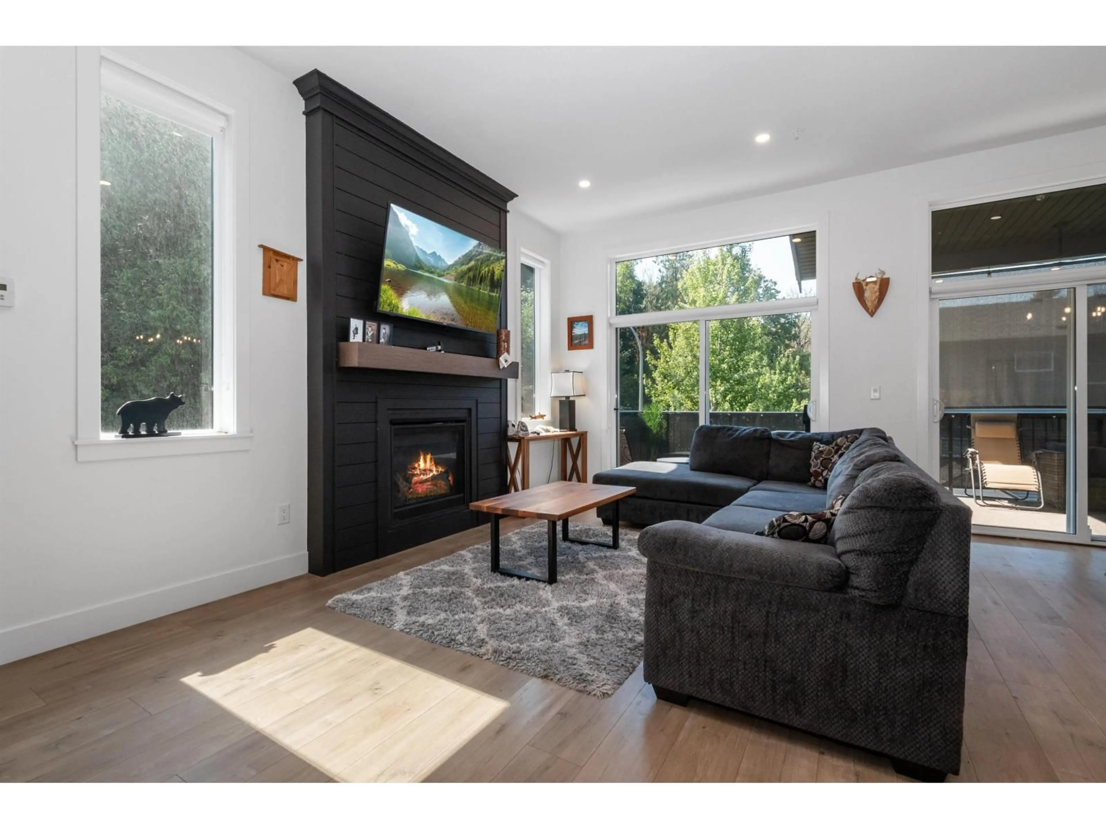 Living room with furniture, wood/laminate floor for A - 7097 TAHOMA PLACE, Chilliwack British Columbia V4Z0E1