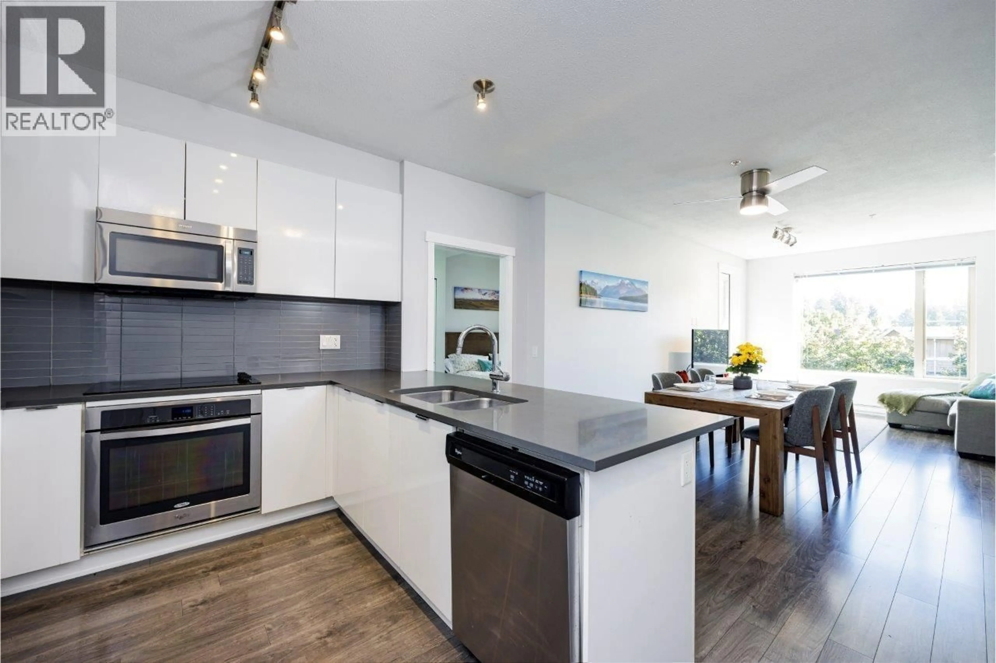 Open concept kitchen, unknown for 301 - 2665 MOUNTAIN HIGHWAY, North Vancouver British Columbia V7J0A8
