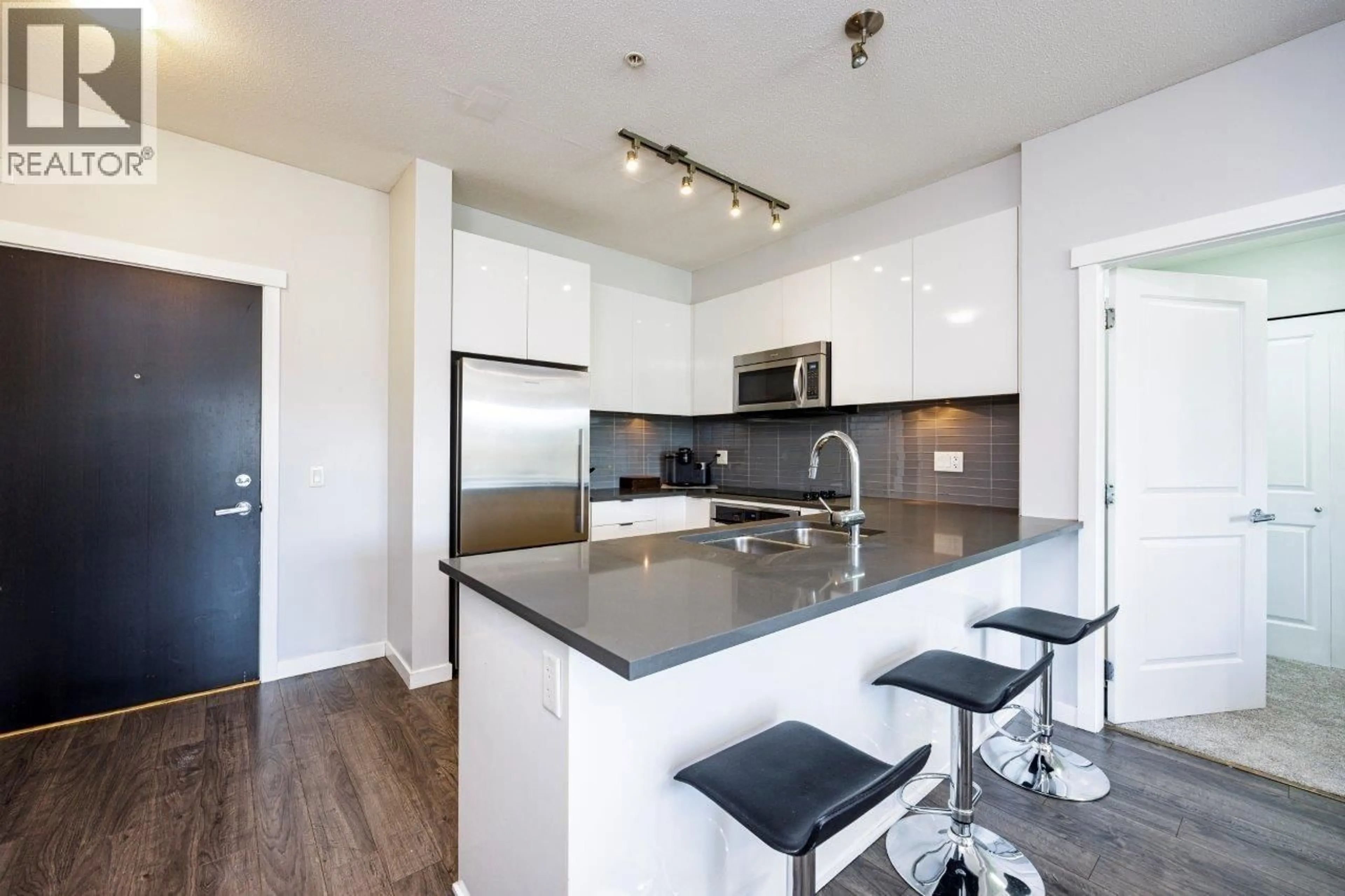 Open concept kitchen, unknown for 301 - 2665 MOUNTAIN HIGHWAY, North Vancouver British Columbia V7J0A8