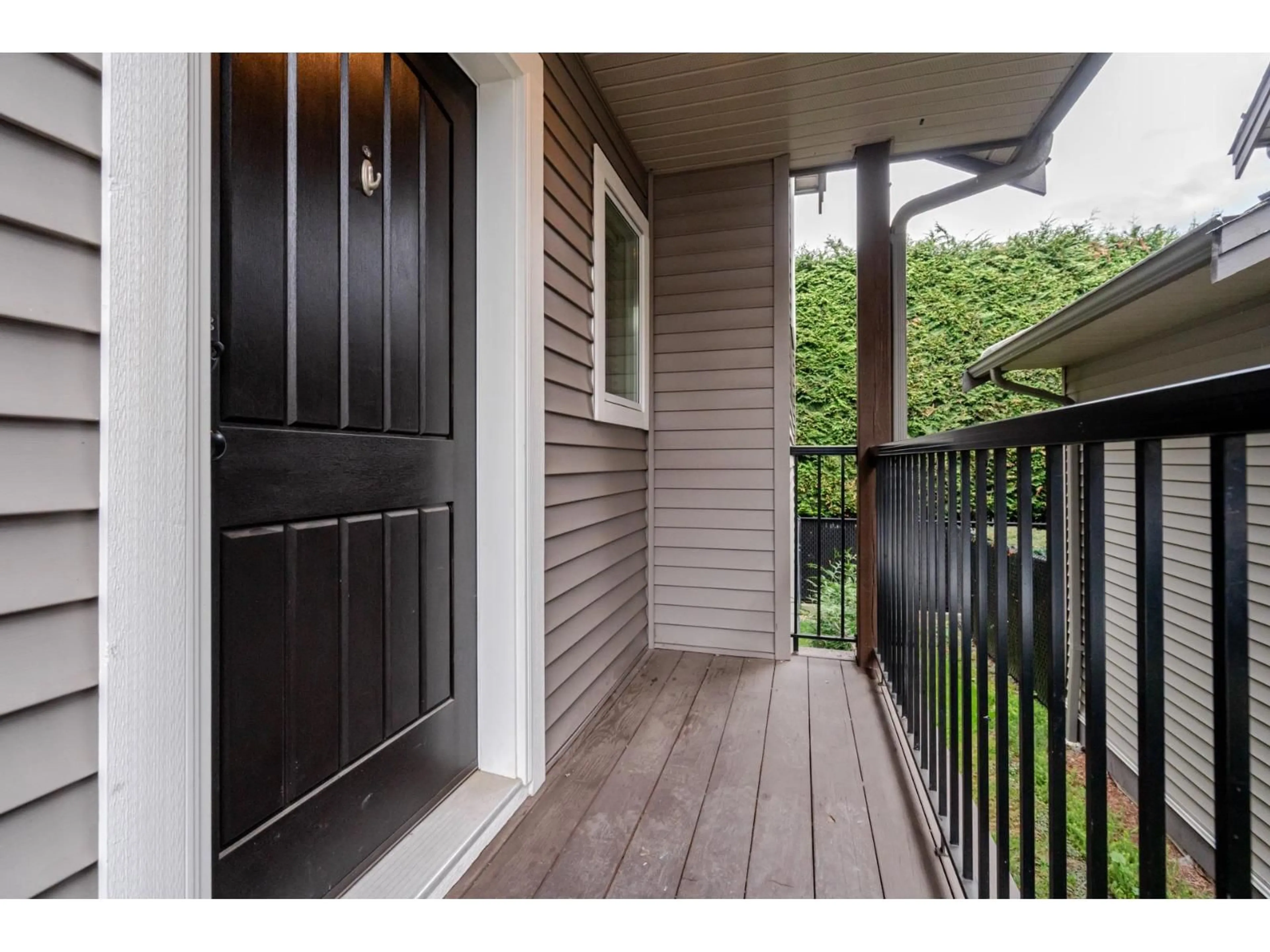Indoor entryway for 21 - 1609 AGASSIZ-ROSEDALE HIGHWAY NO 9 HIGHWAY, Agassiz British Columbia V0M1A3