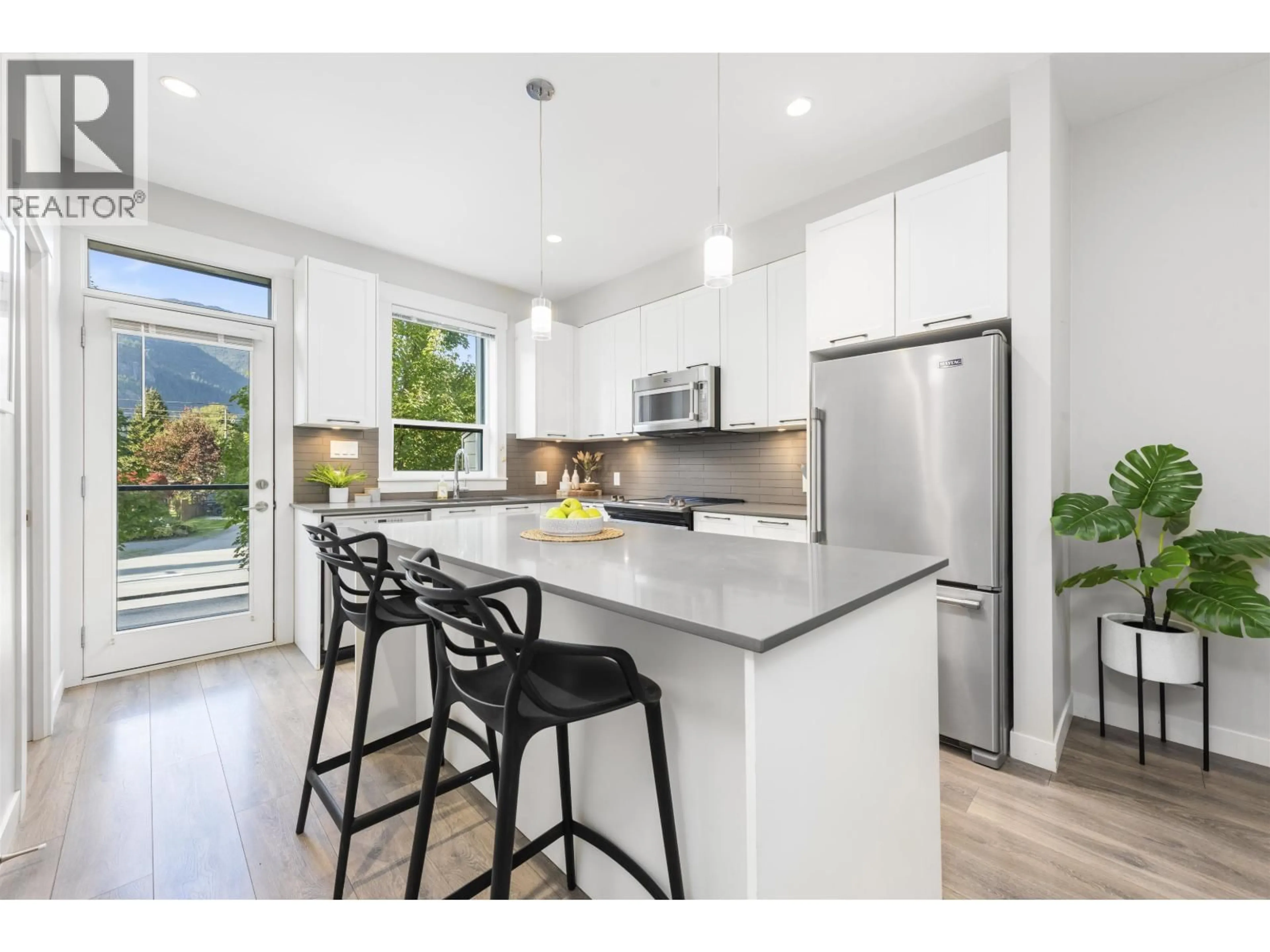 Open concept kitchen, unknown for 9 - 38684 BUCKLEY AVENUE, Squamish British Columbia V8B0M4
