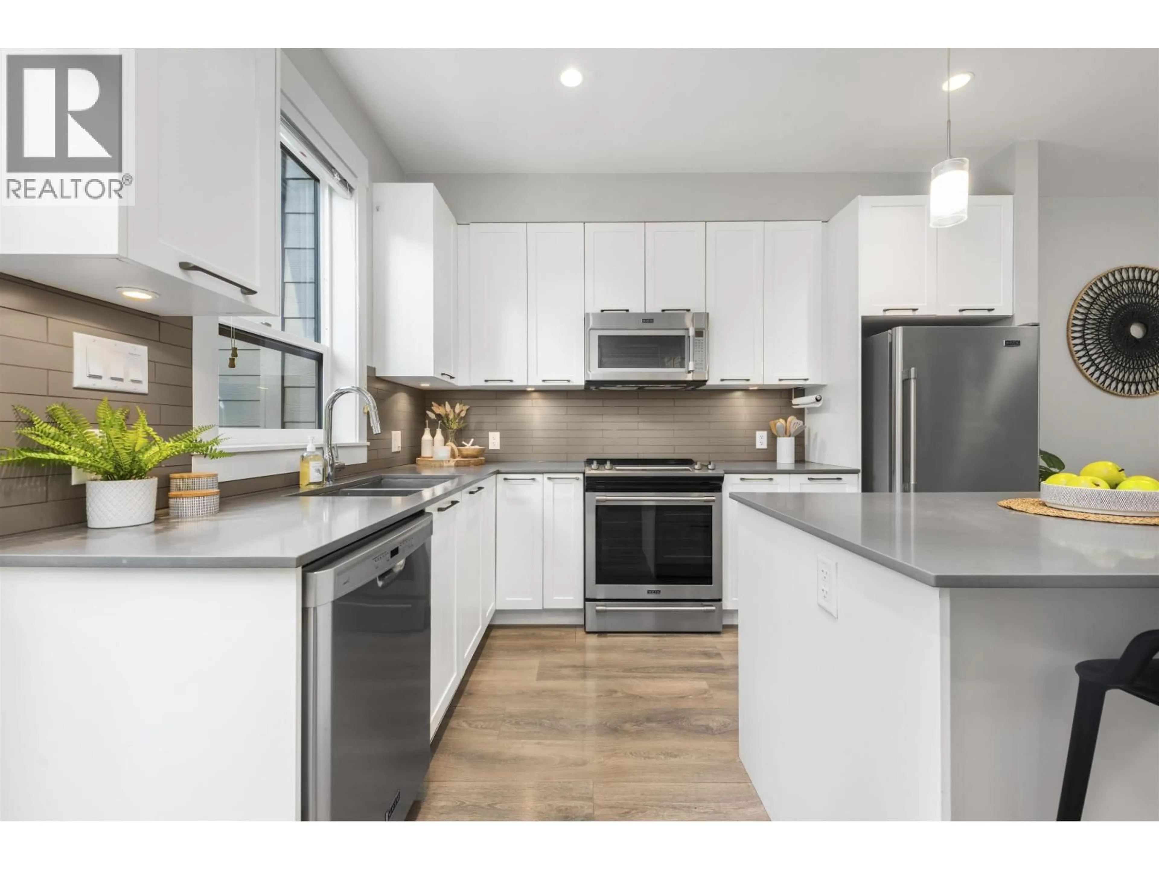 Open concept kitchen, unknown for 9 - 38684 BUCKLEY AVENUE, Squamish British Columbia V8B0M4