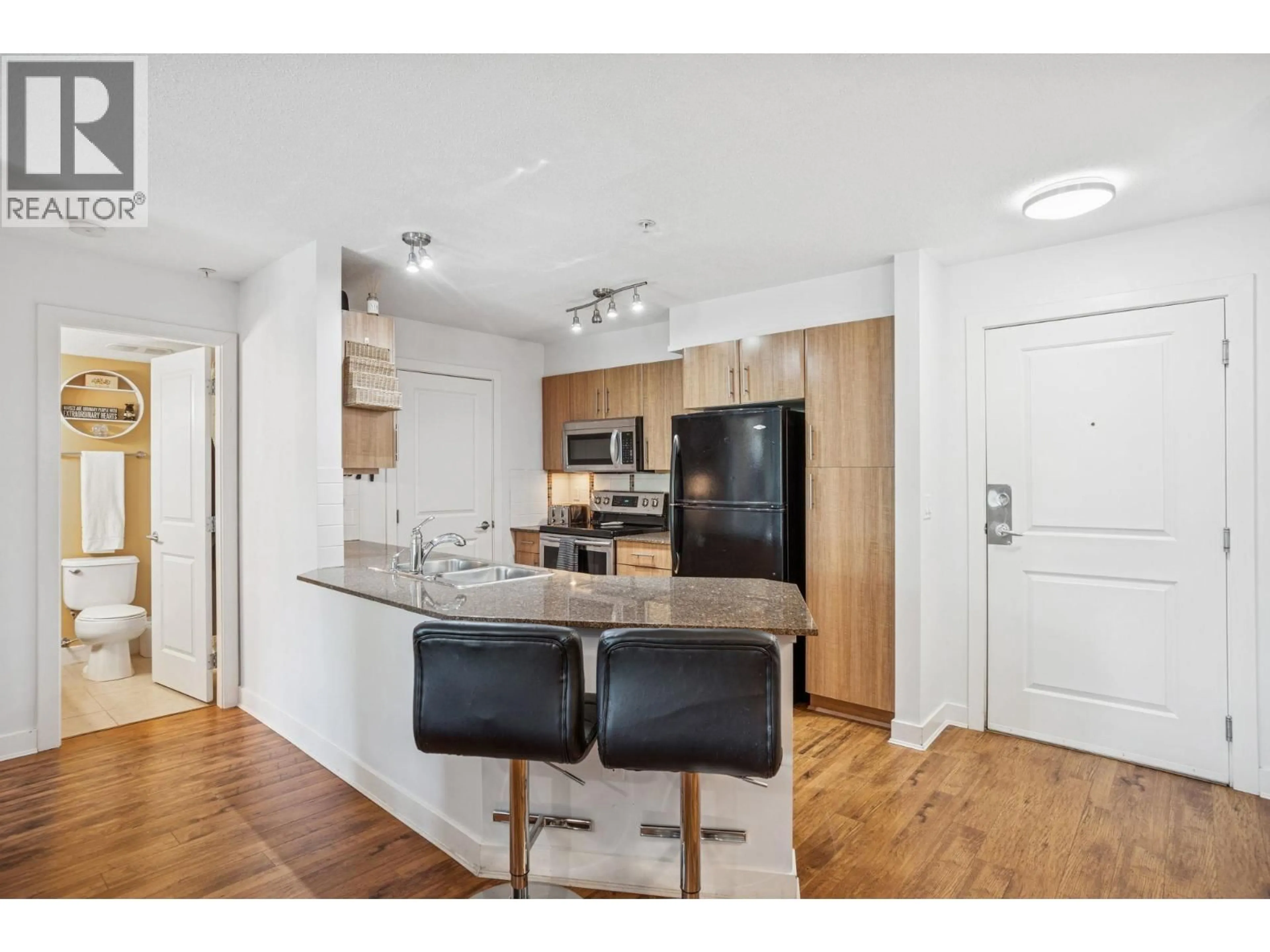 Open concept kitchen, wood/laminate floor for 305 - 12020 207A STREET, Maple Ridge British Columbia V2X8V2