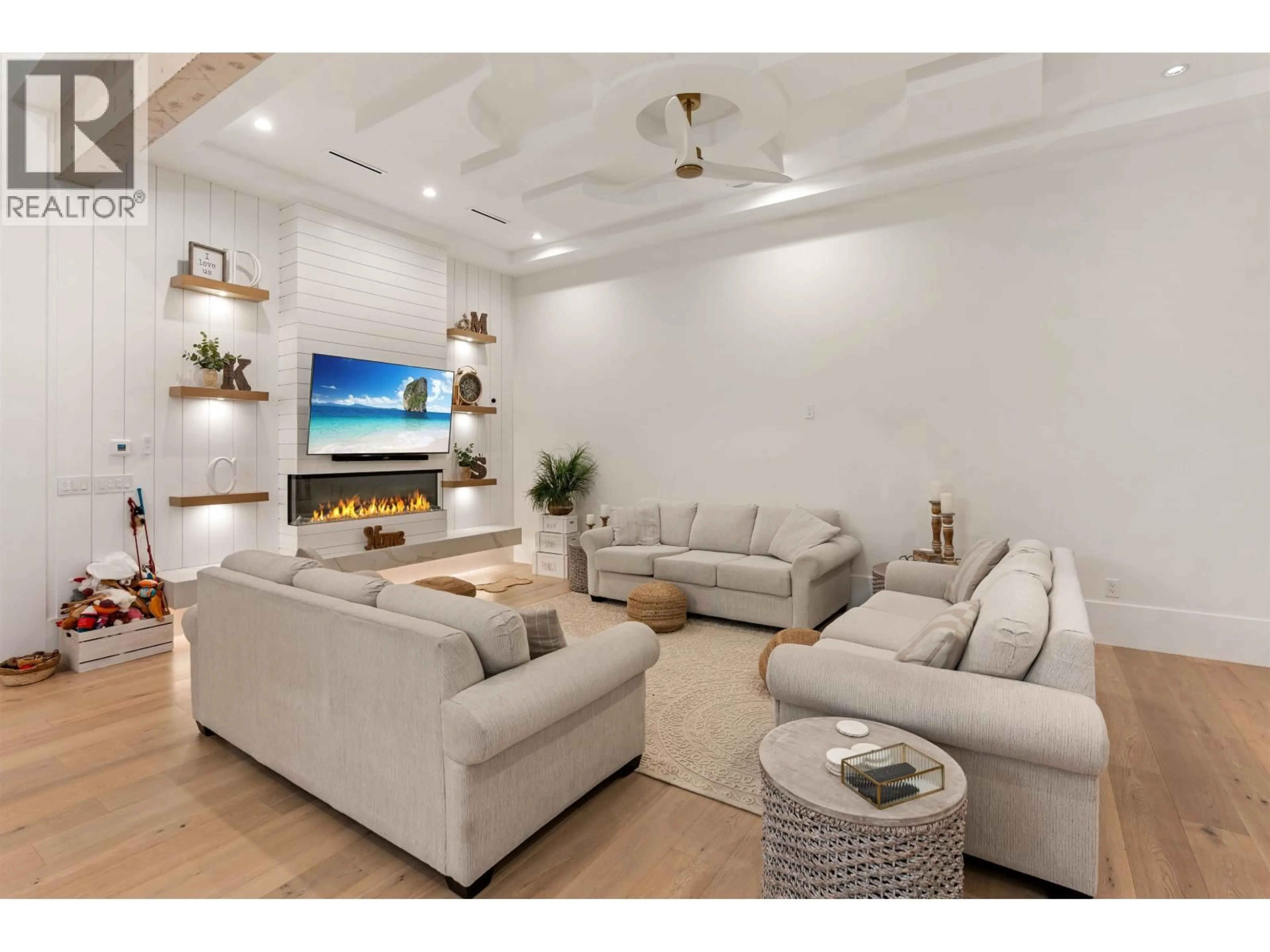 Living room with furniture, unknown for 11566 BLUNDELL ROAD, Richmond British Columbia V6Y1L3