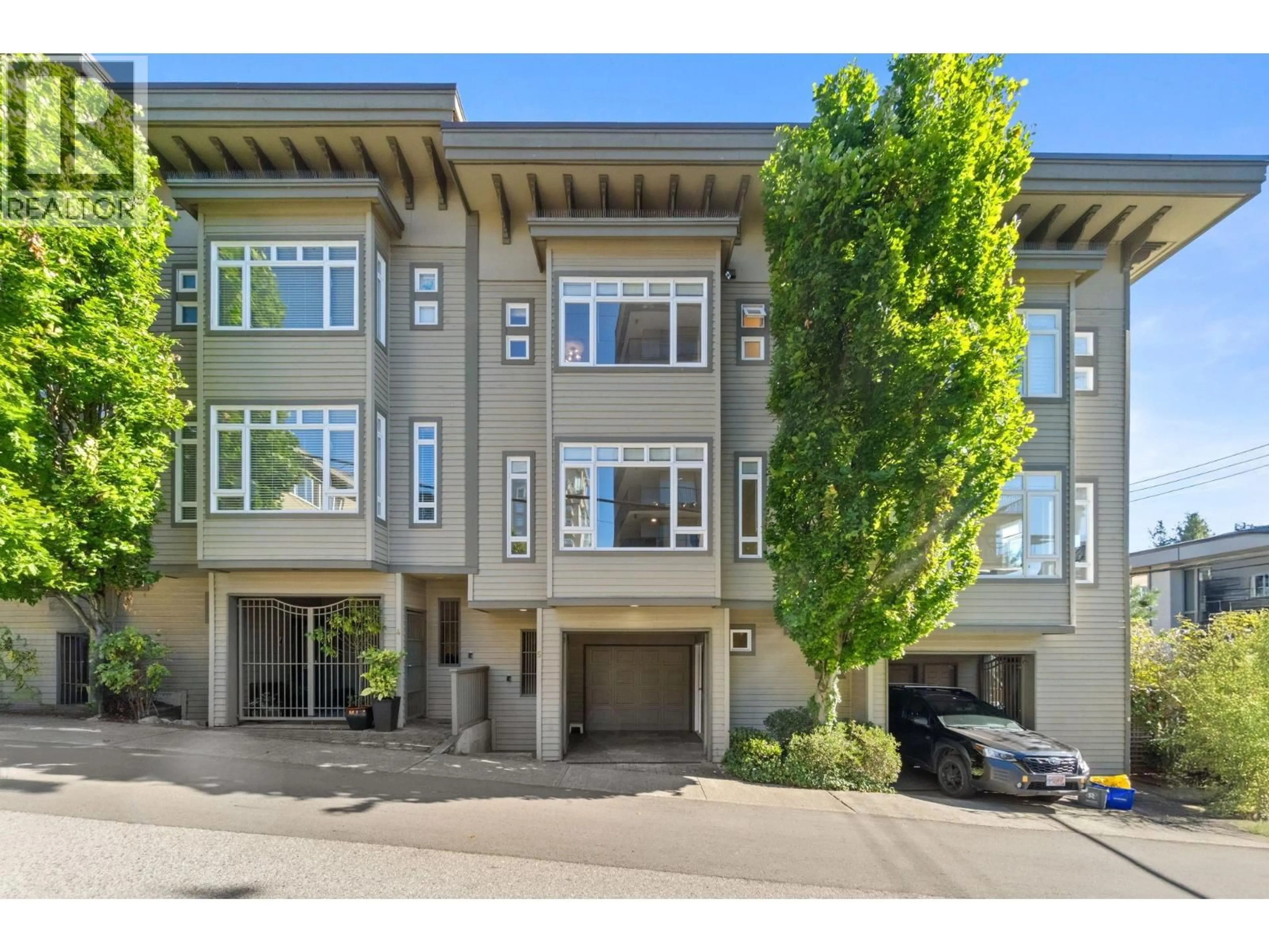 Unknown for 5 - 119 6TH STREET, North Vancouver British Columbia V7L1N9