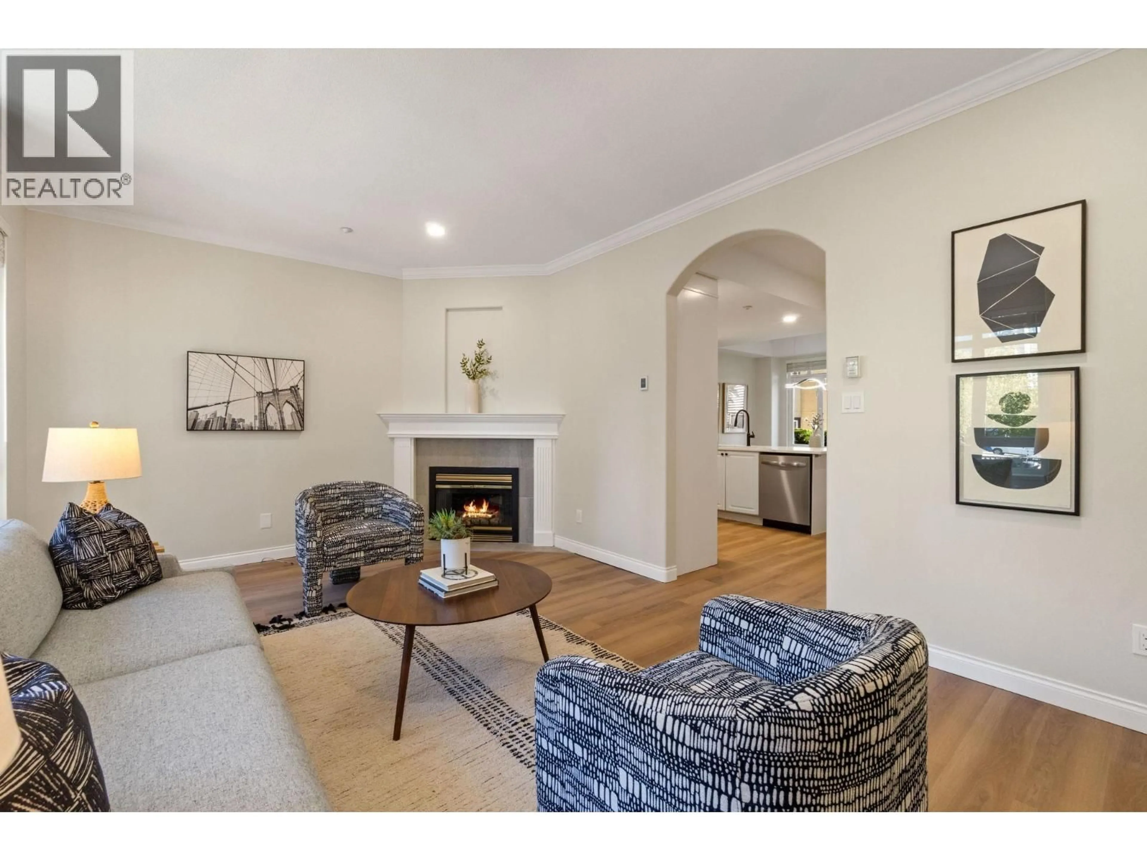 Living room with furniture, unknown for 5 - 119 6TH STREET, North Vancouver British Columbia V7L1N9