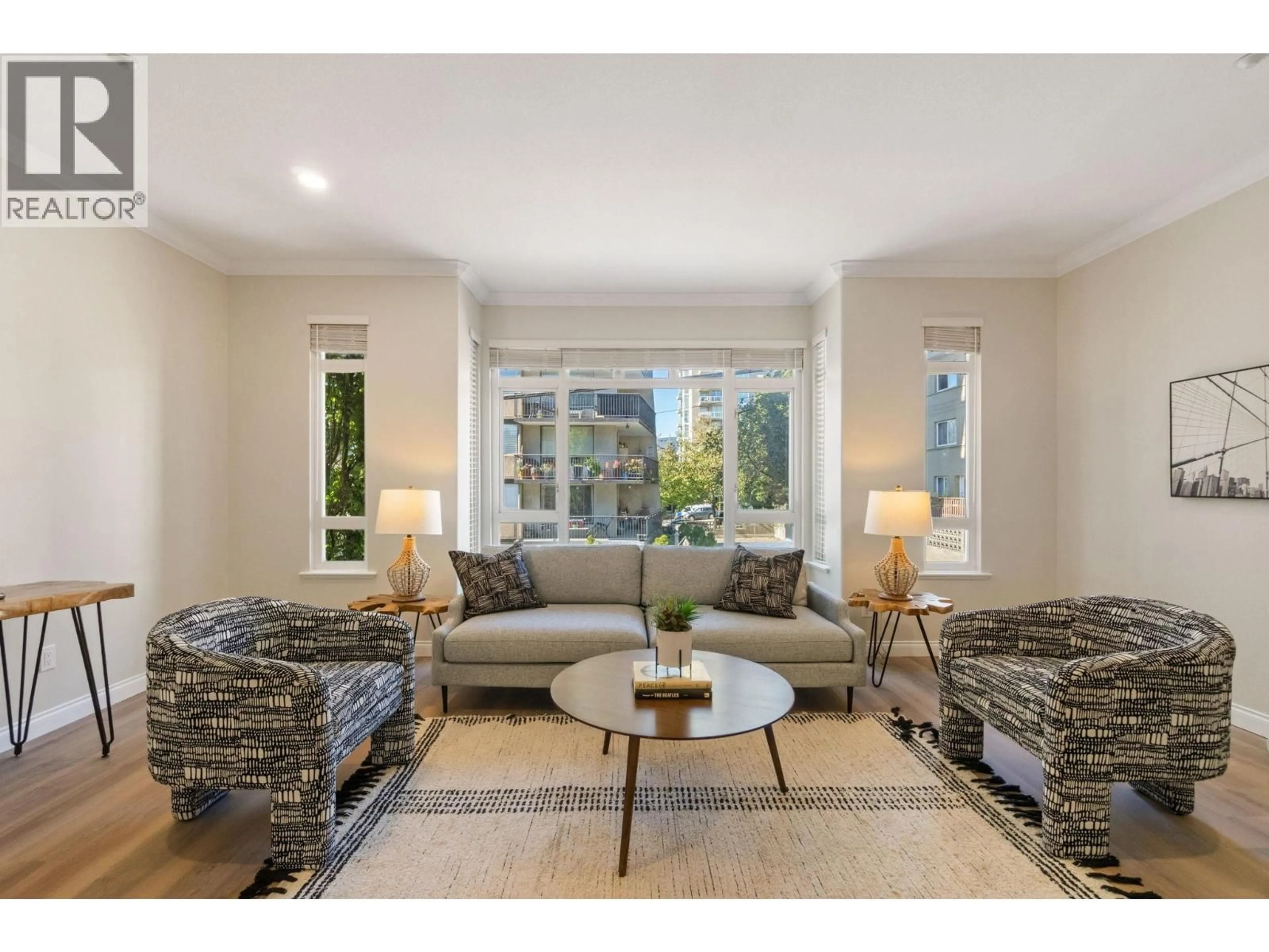 Living room with furniture, unknown for 5 - 119 6TH STREET, North Vancouver British Columbia V7L1N9