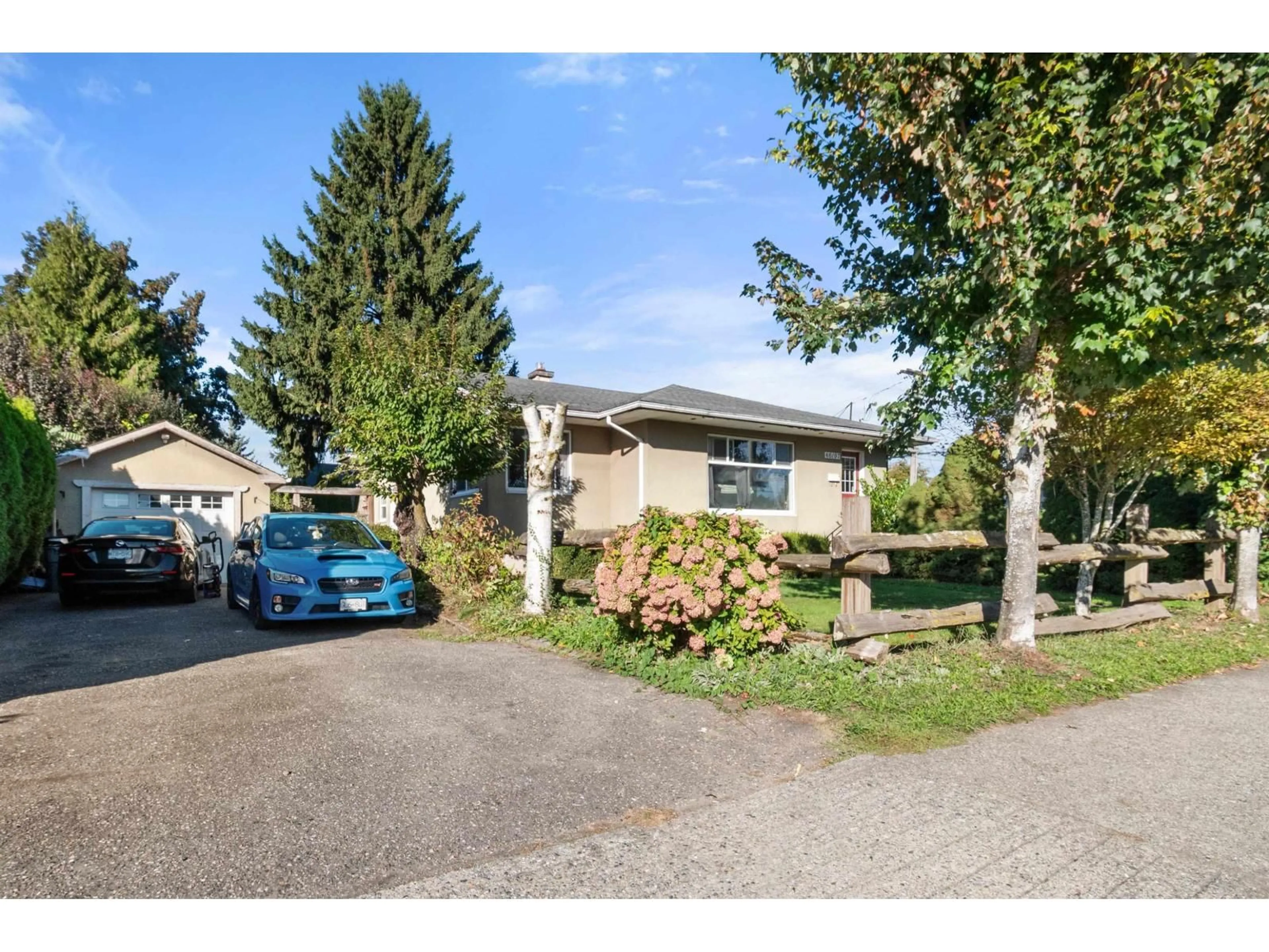 A pic from outside/outdoor area/front of a property/back of a property/a pic from drone, street for 46197 REECE AVENUE, Chilliwack British Columbia V2P3A8