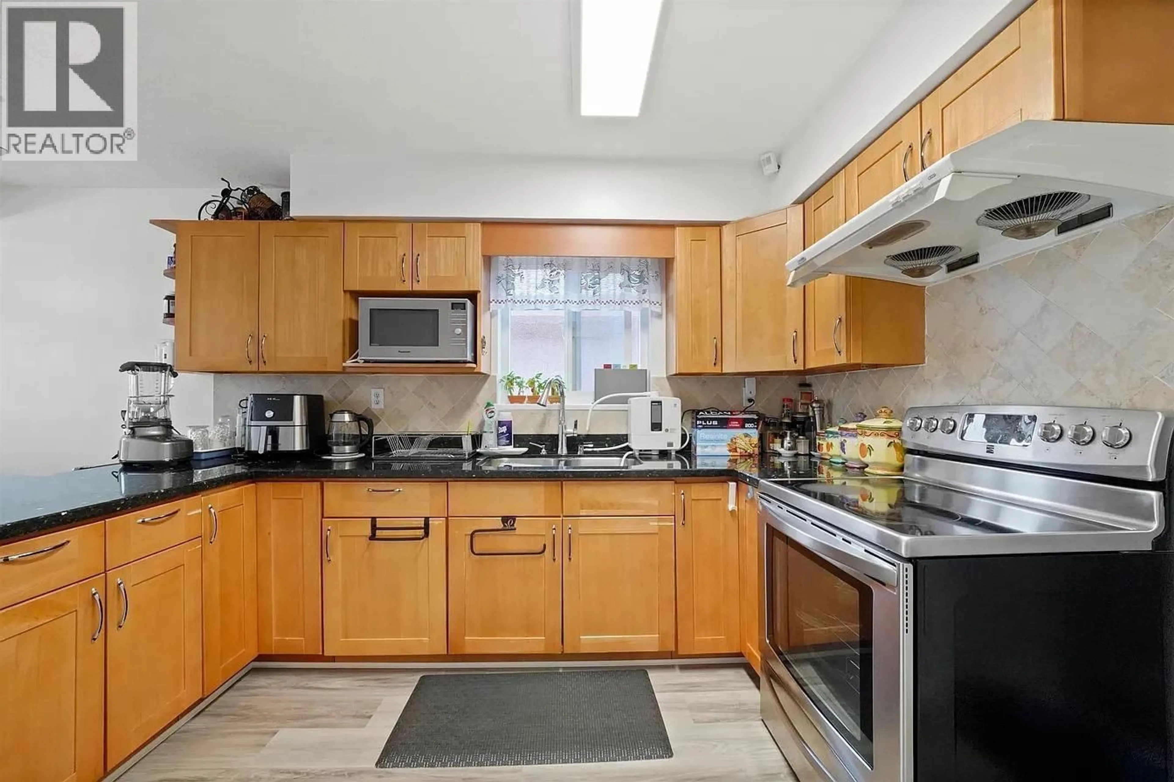 Standard kitchen, unknown for 2374 33RD AVENUE, Vancouver British Columbia V5R2S3