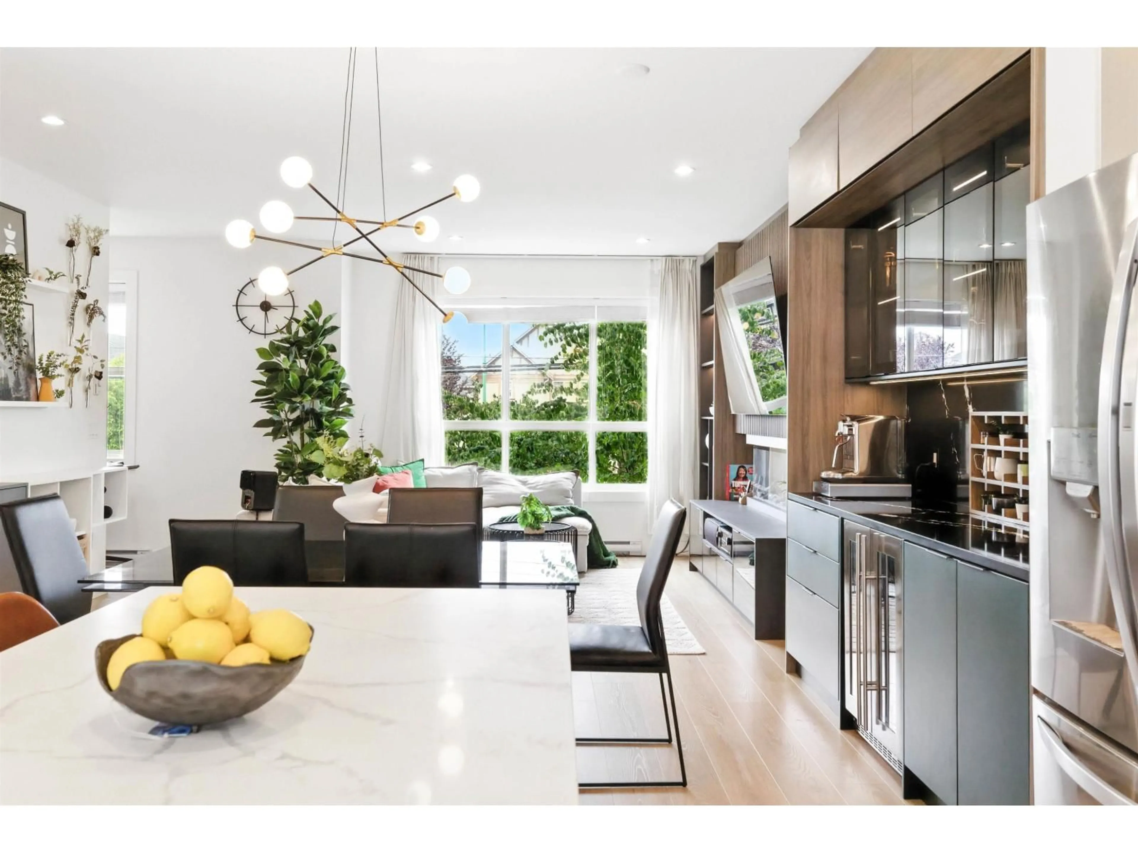 Contemporary kitchen, ceramic/tile floor for 30 - 19255 ALOHA, Surrey British Columbia V4N6T8