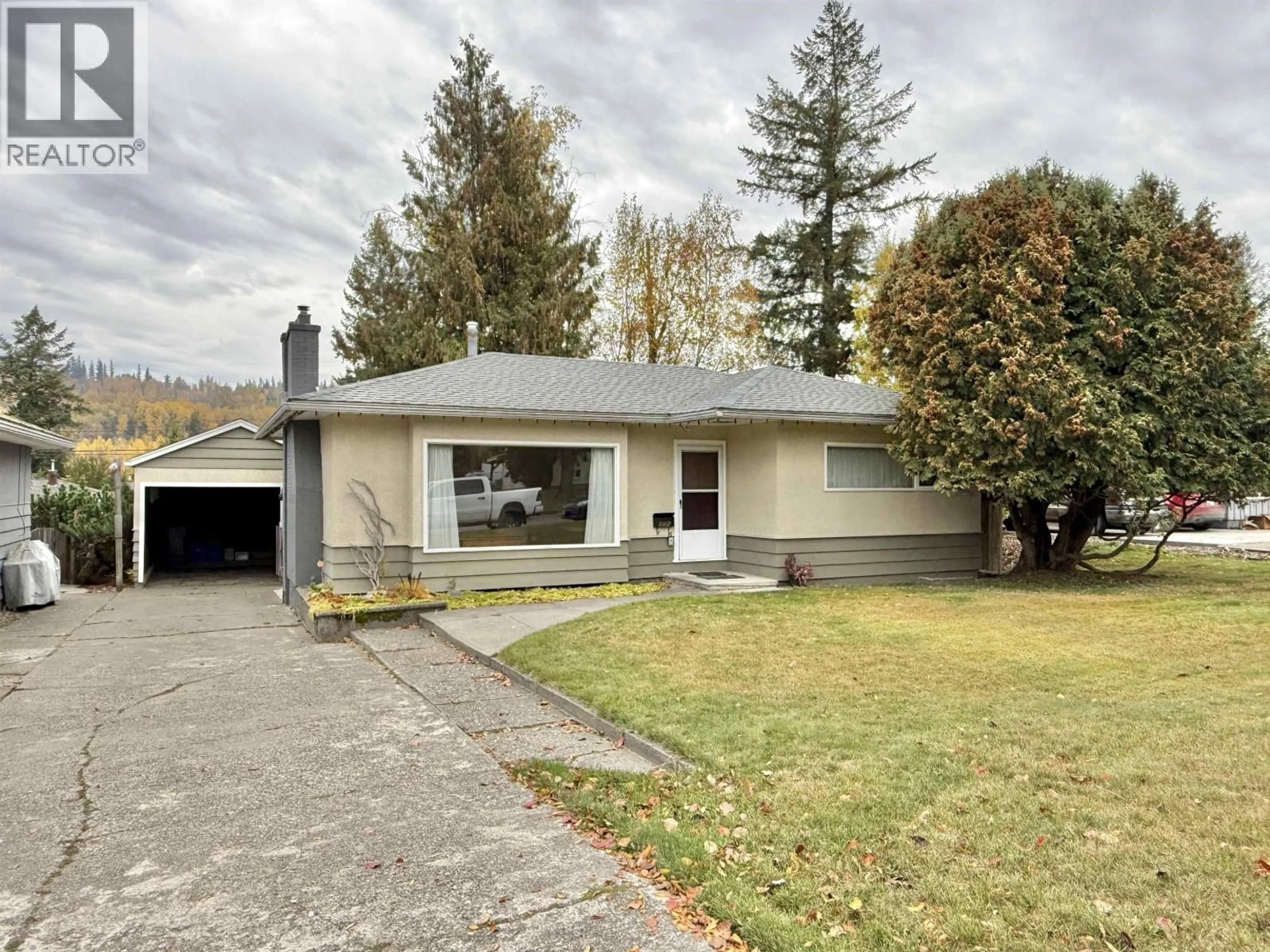 Home with vinyl exterior material, street for 956 YORSTON AVENUE, Quesnel British Columbia V2J3B1