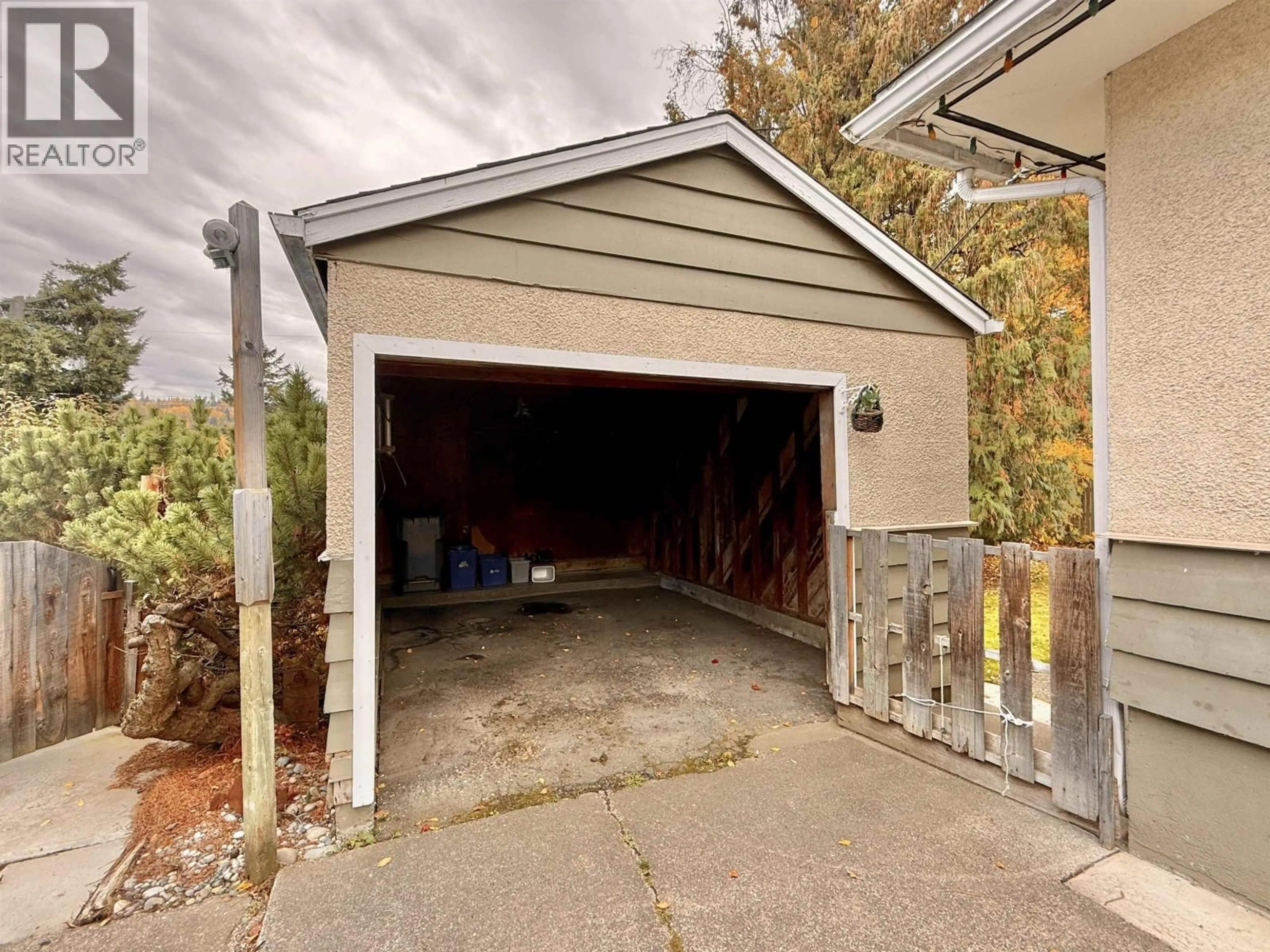 Indoor garage for 956 YORSTON AVENUE, Quesnel British Columbia V2J3B1
