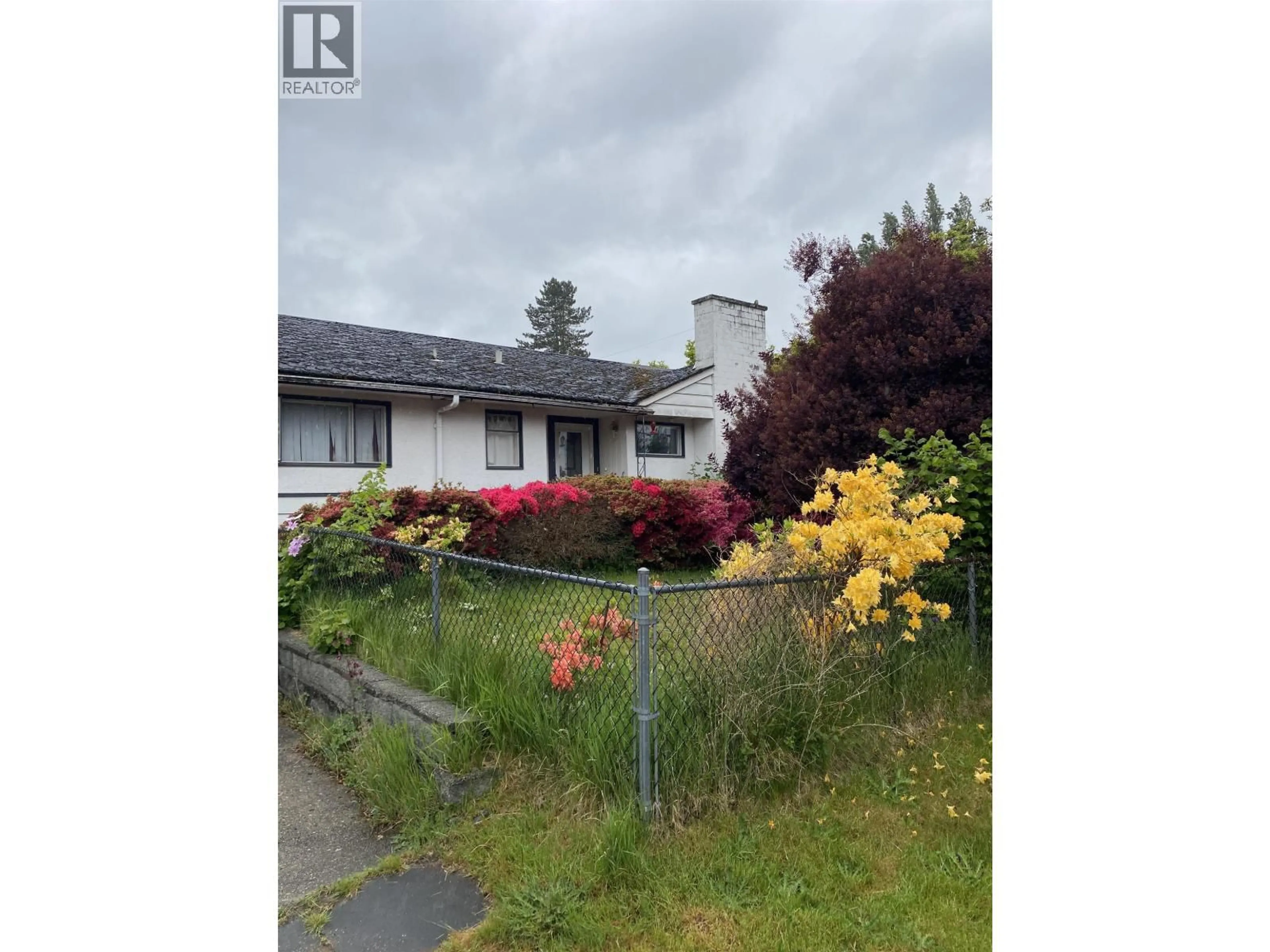 A pic from outside/outdoor area/front of a property/back of a property/a pic from drone, street for 12213 218 STREET, Maple Ridge British Columbia V2X5M4