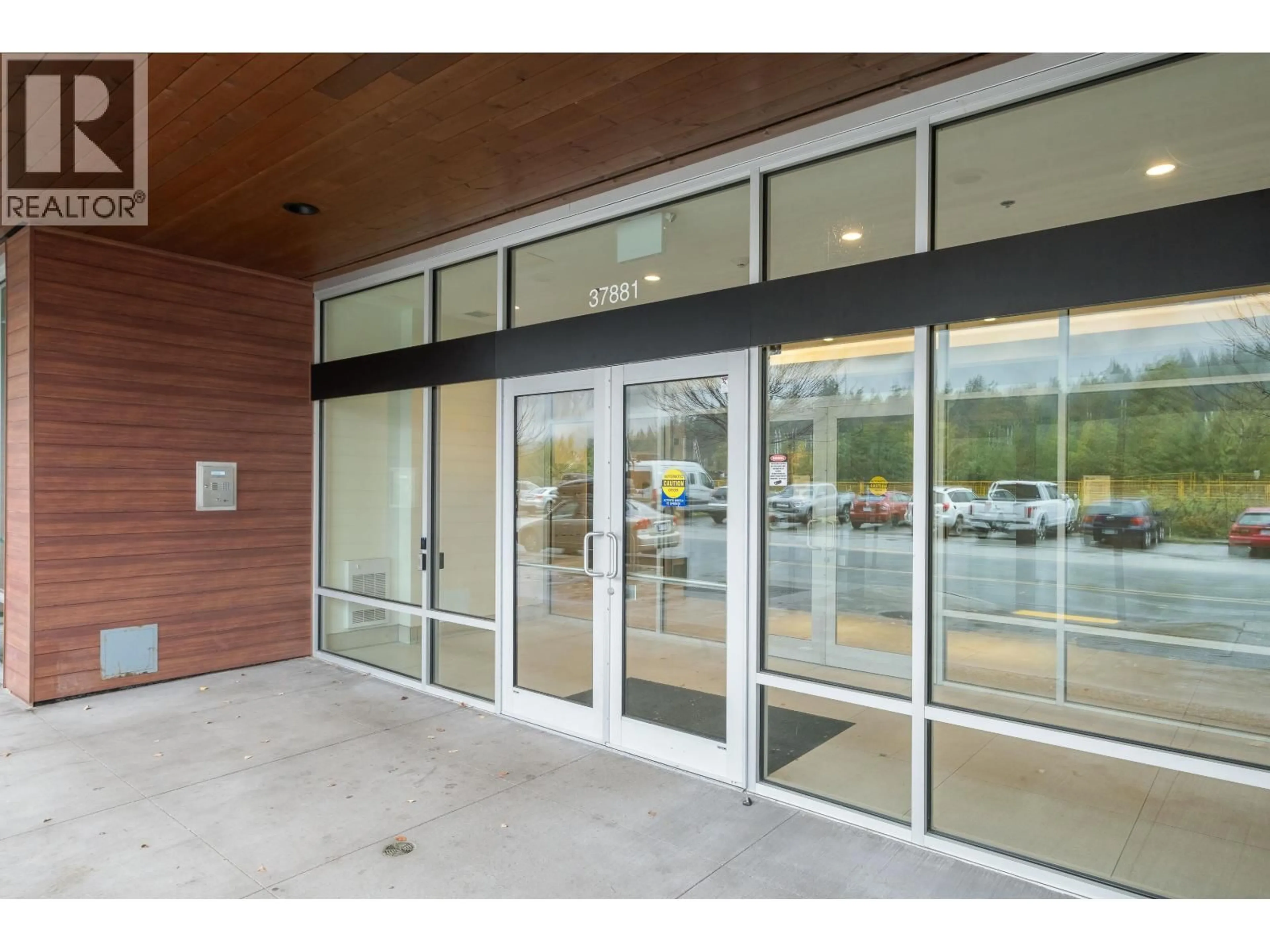 Indoor foyer for 302 - 37881 CLEVELAND AVENUE, Squamish British Columbia V8B0Z7