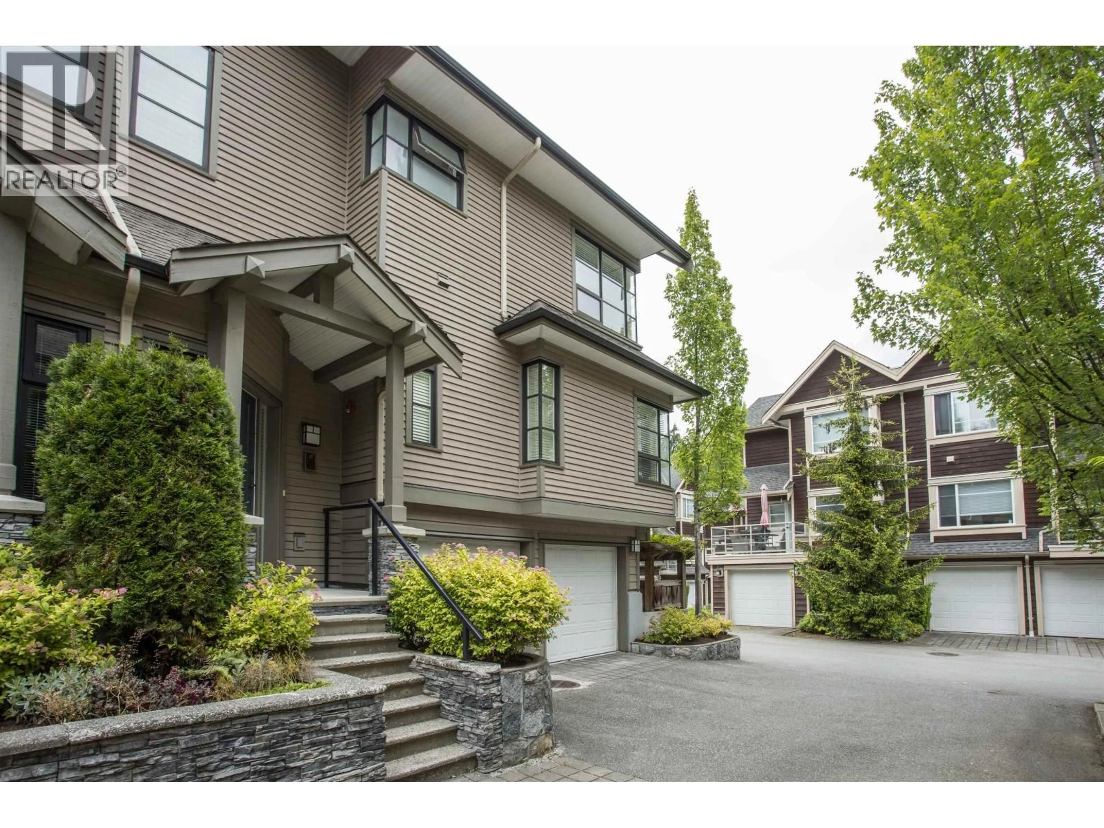 Unknown for 10 - 3150 SUNNYHURST ROAD, North Vancouver British Columbia V7K2G3