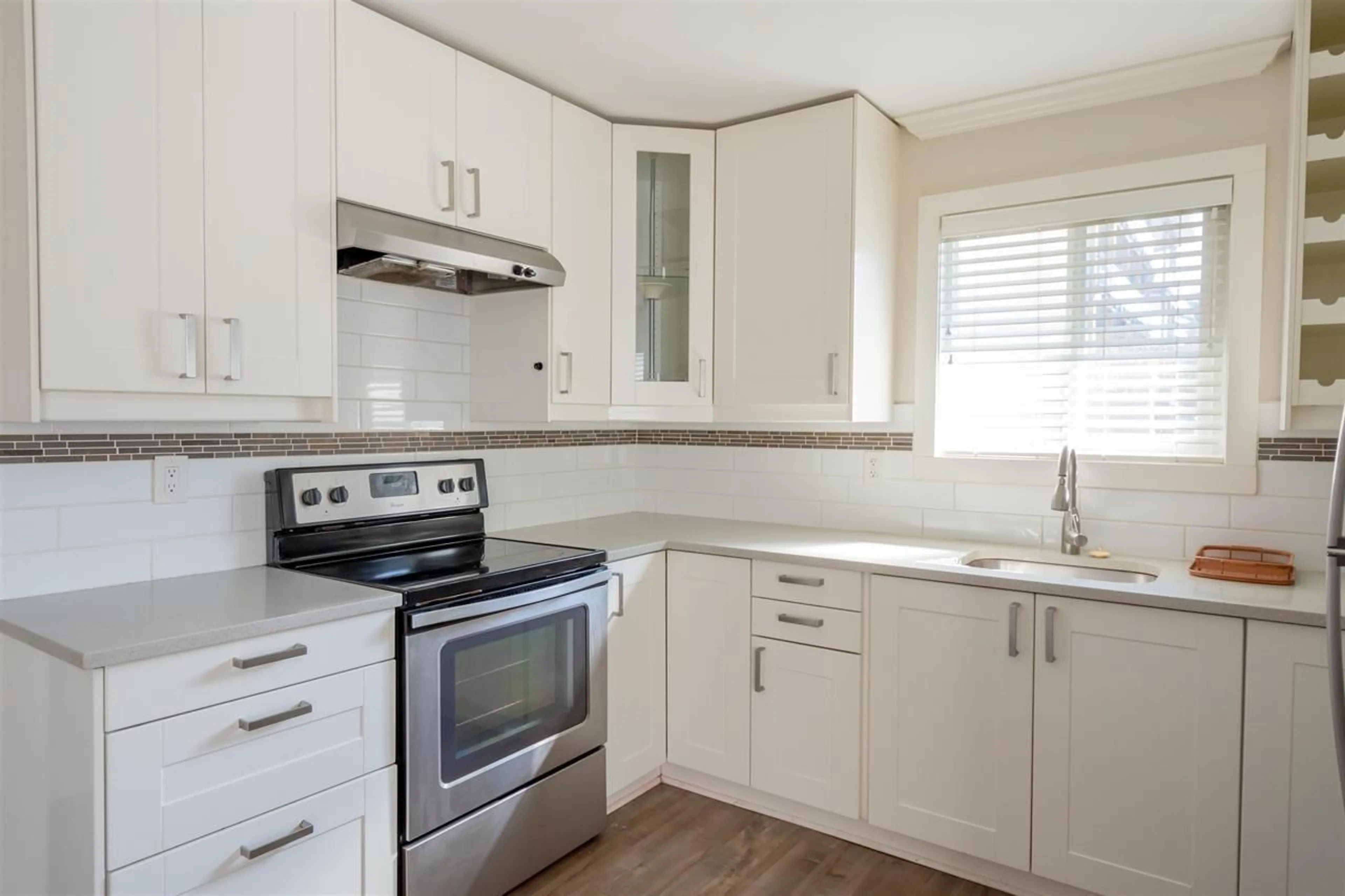 Standard kitchen, wood/laminate floor for 19 - 5648 VEDDER ROAD, Chilliwack British Columbia V2R3M8