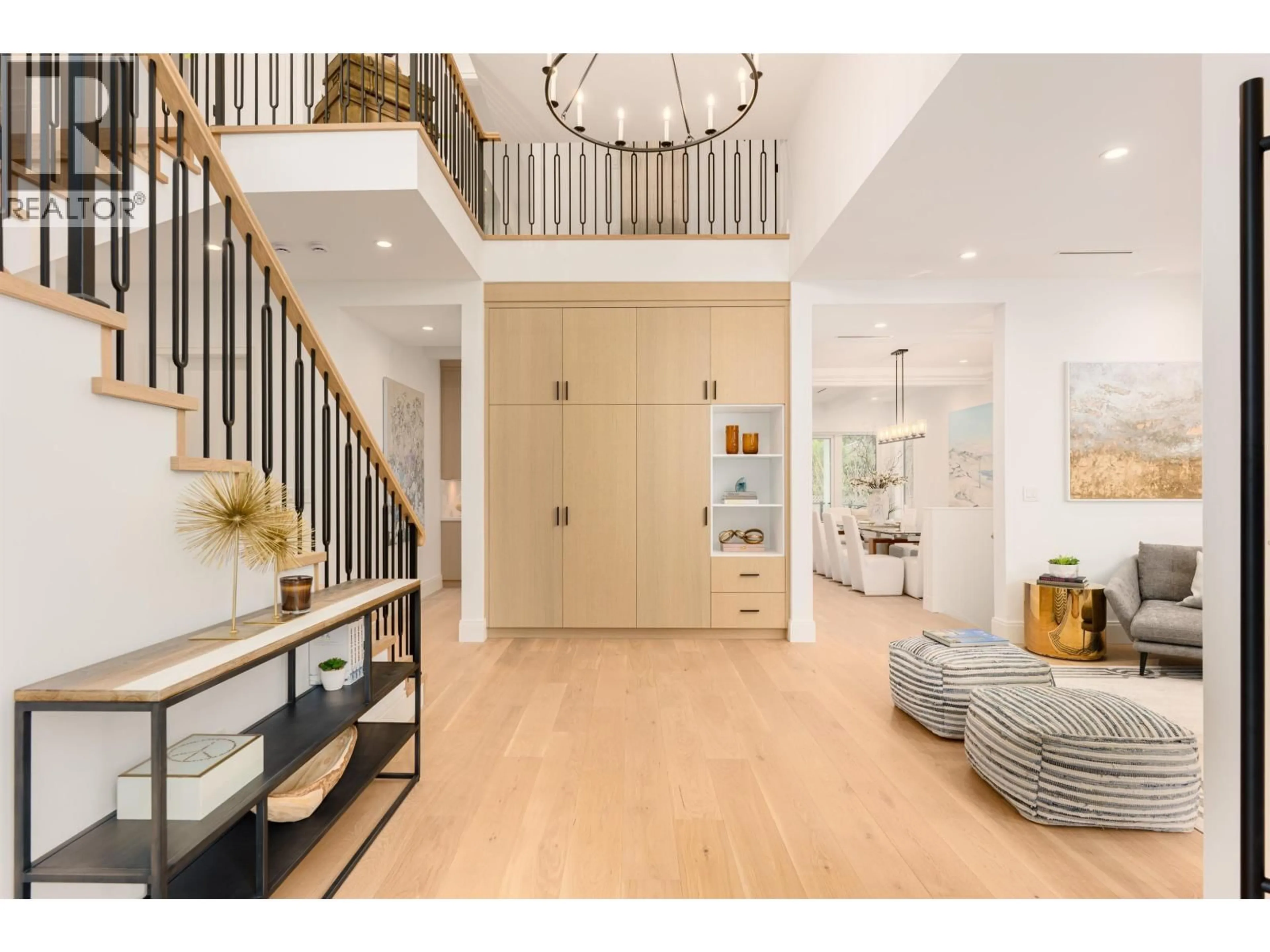 Indoor entryway for 1493 55 STREET, Delta British Columbia V4M3K4
