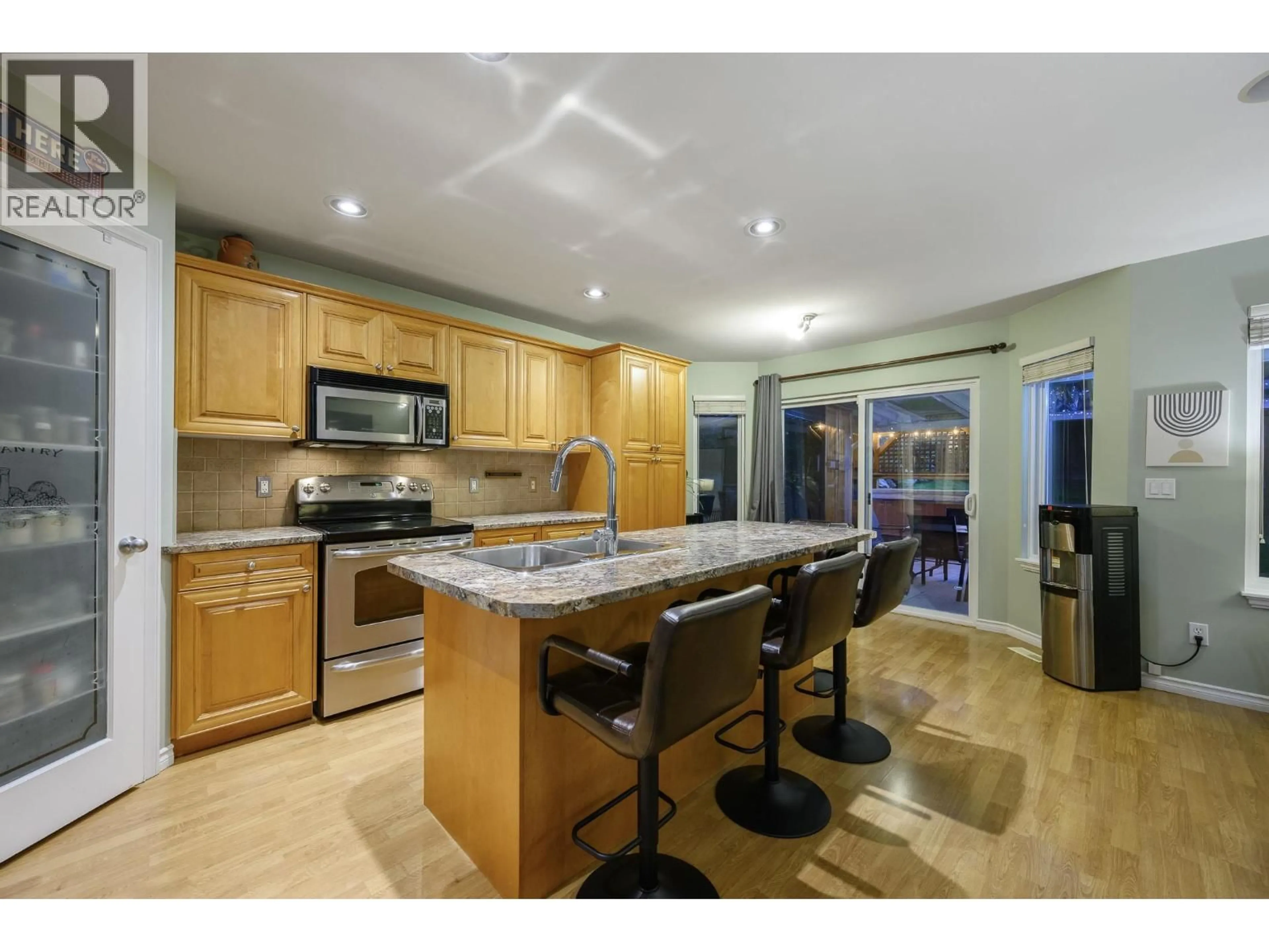 Open concept kitchen, ceramic/tile floor for 24092 MCCLURE DRIVE, Maple Ridge British Columbia V2W1Z3