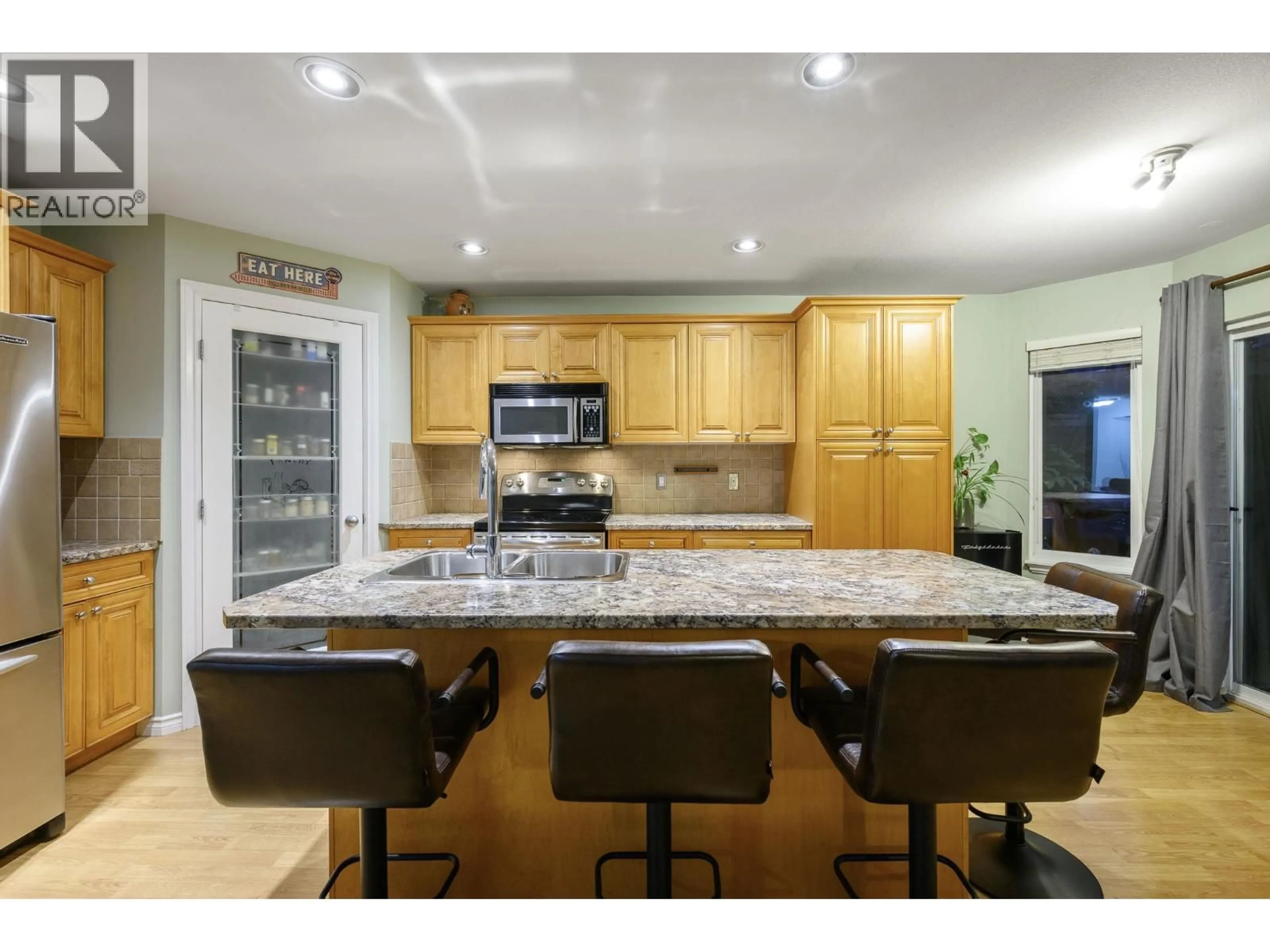Open concept kitchen, ceramic/tile floor for 24092 MCCLURE DRIVE, Maple Ridge British Columbia V2W1Z3
