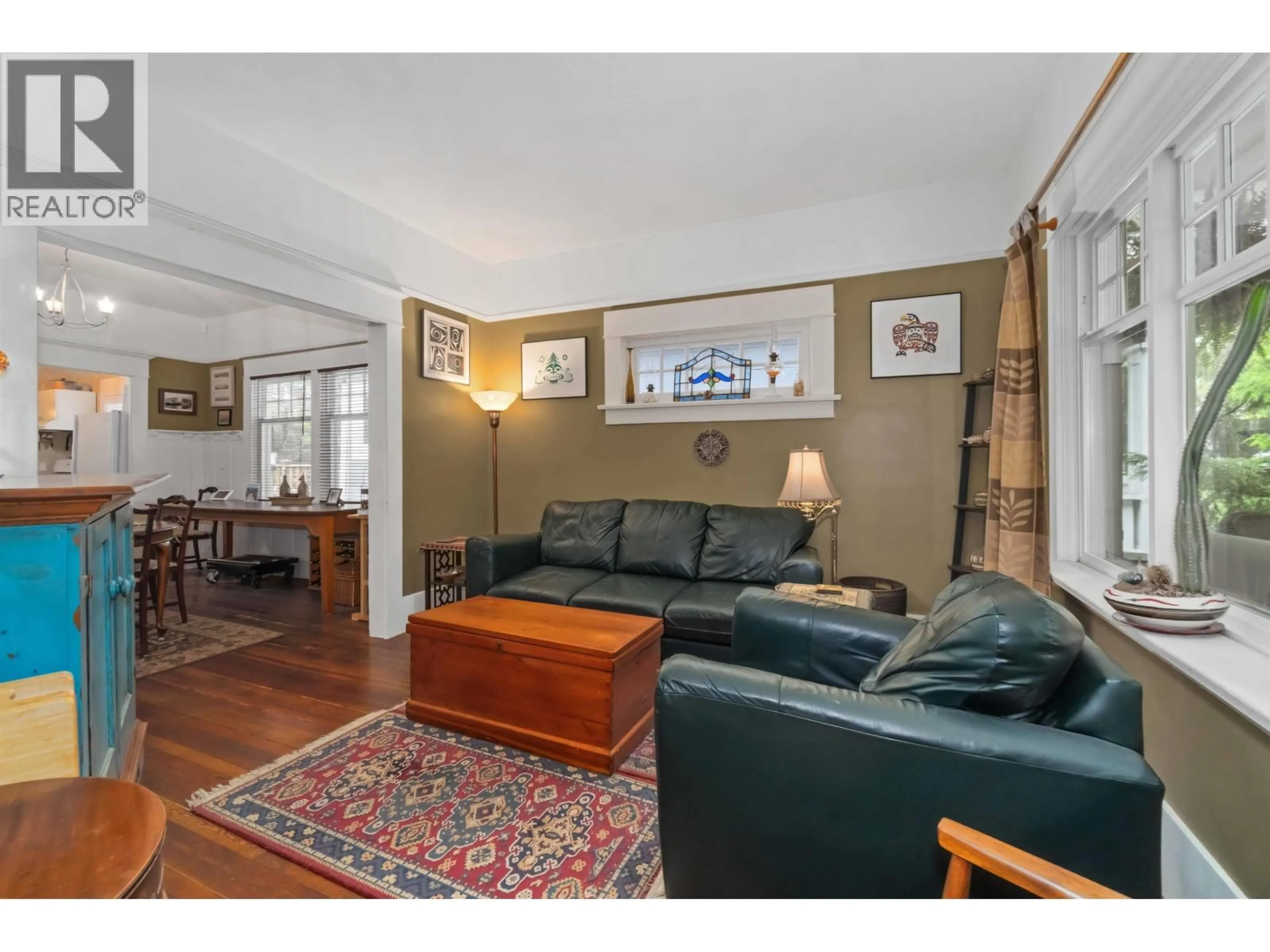 Living room with furniture, wood/laminate floor for 6319 SOPHIA STREET, Vancouver British Columbia V5W2W7
