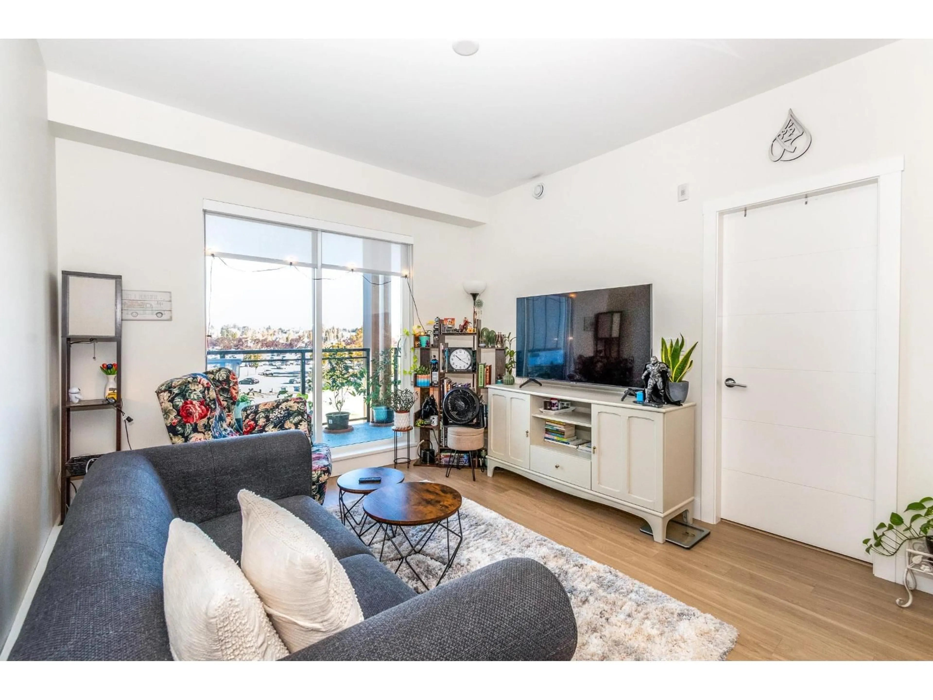 Living room with furniture, wood/laminate floor for 407 - 6960 NICHOLSON, Delta British Columbia V4E0A9