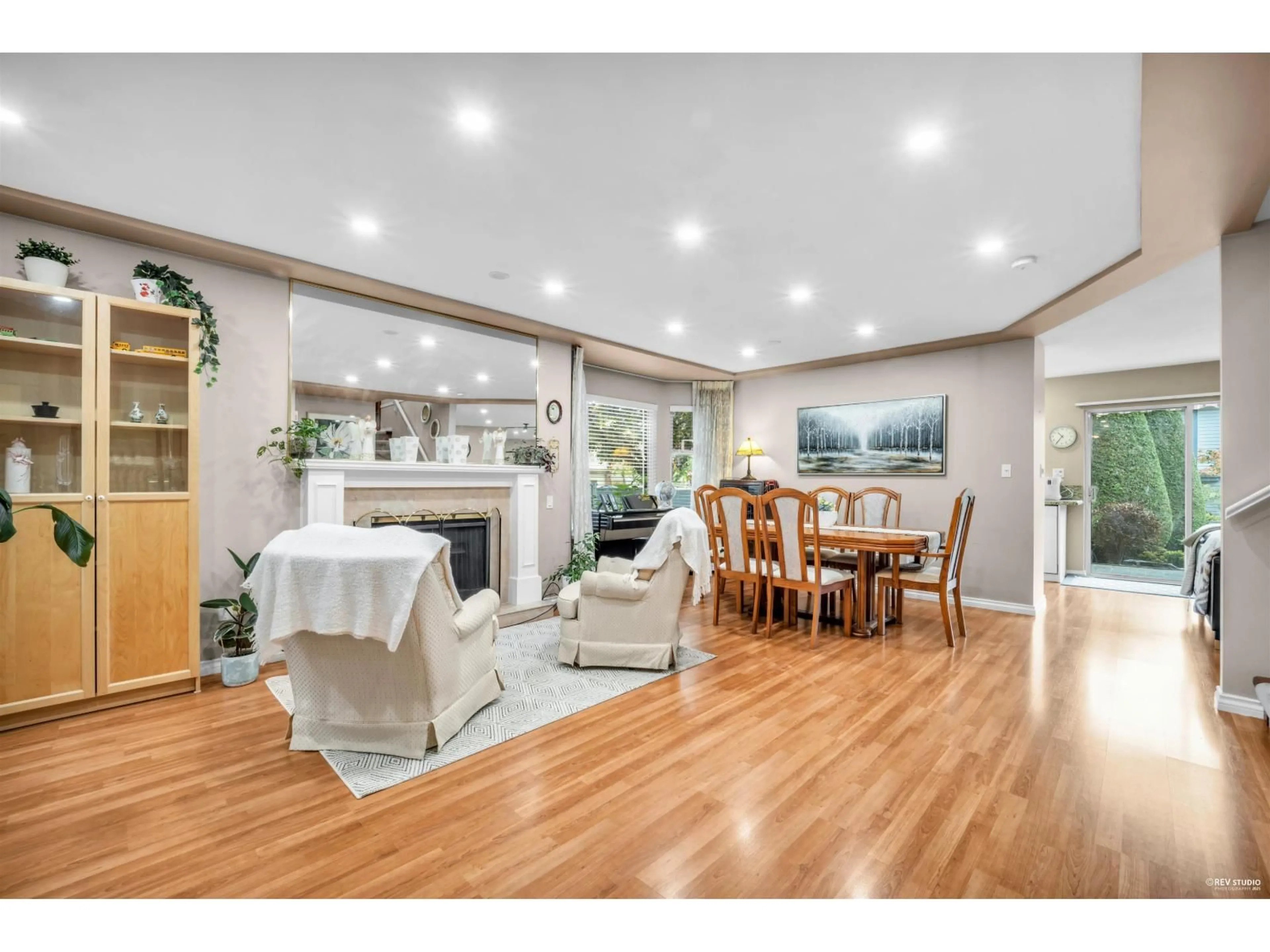 Open concept kitchen, unknown for 102 - 12044 BOUNDARY SOUTH, Surrey British Columbia V3X2B4