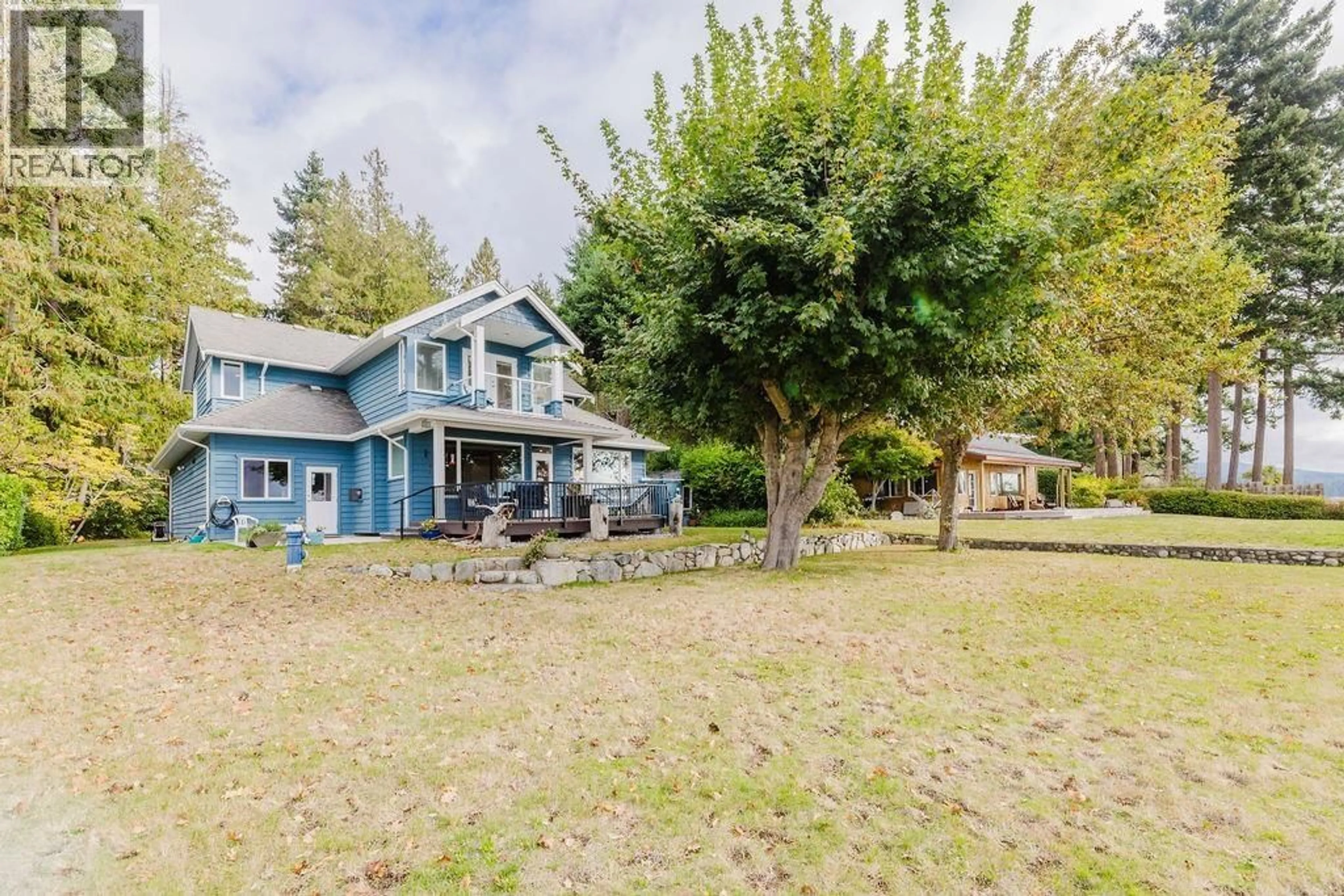 A pic from outside/outdoor area/front of a property/back of a property/a pic from drone, water/lake/river/ocean view for 1537 MCCULLOUGH ROAD, Sechelt British Columbia V7Z0A5