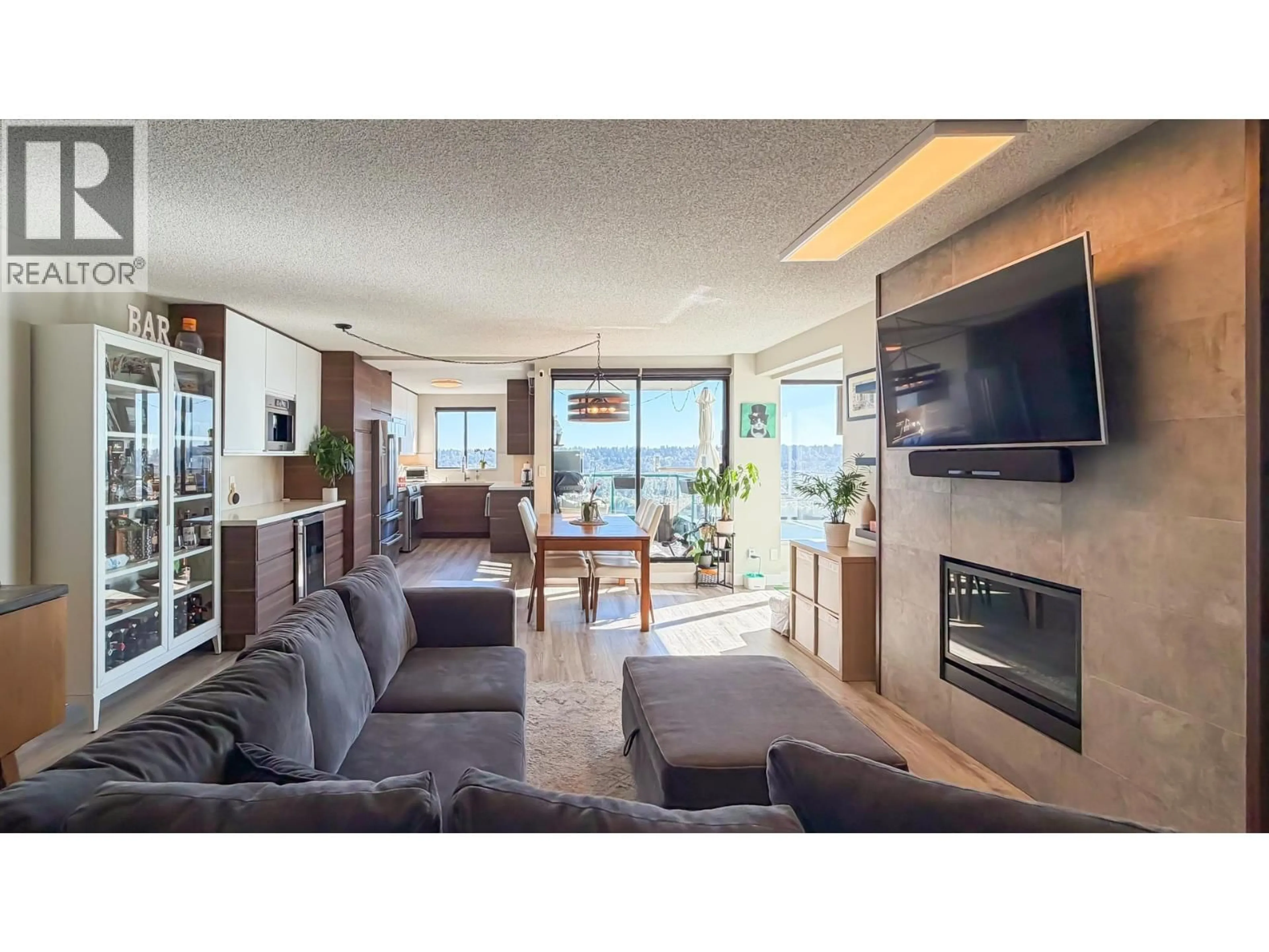 Living room with furniture, wood/laminate floor for 1502 - 420 CARNARVON STREET, New Westminster British Columbia V3L5P1
