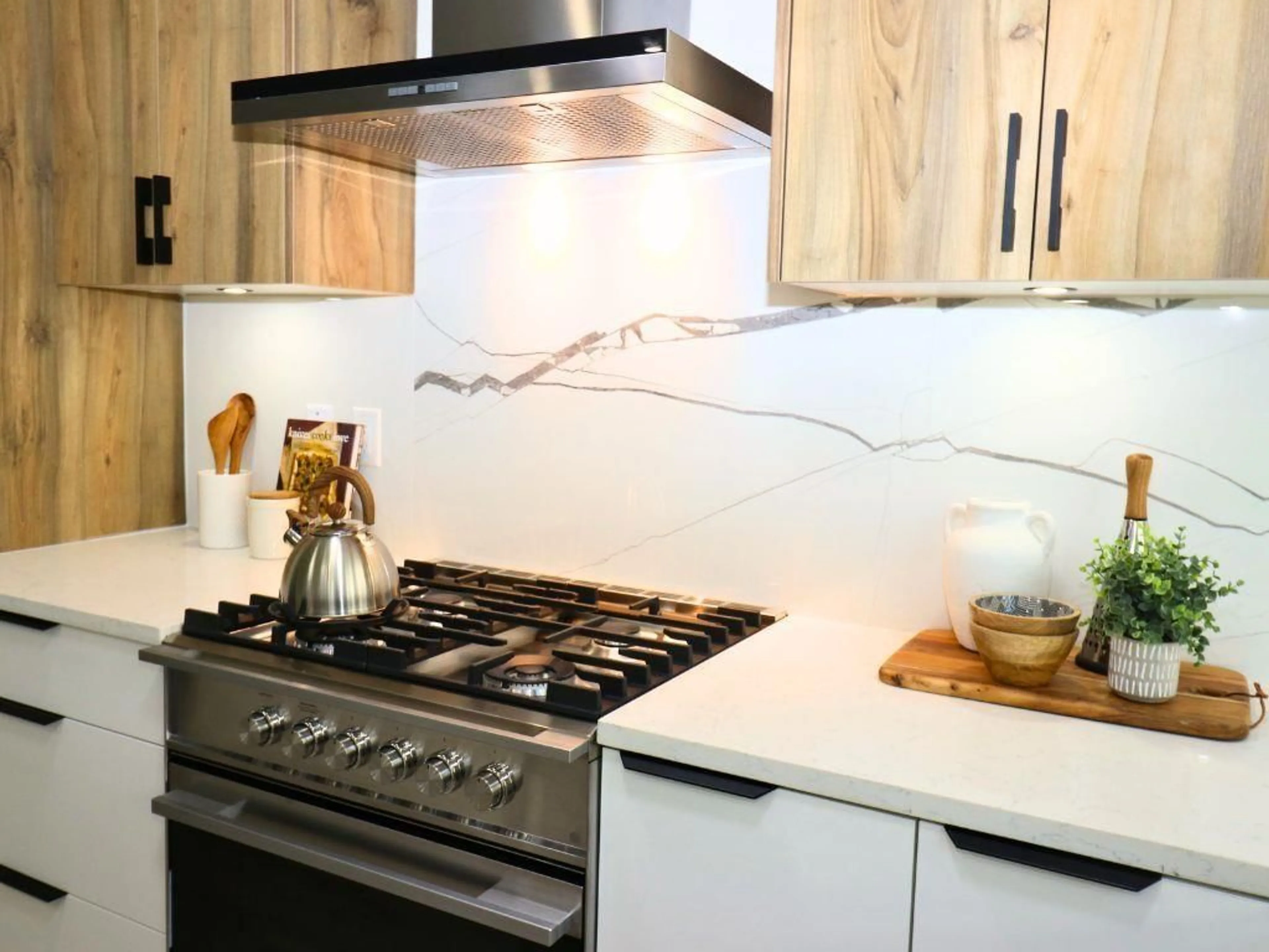 Contemporary kitchen, ceramic/tile floor for 22 - 13895 64, Surrey British Columbia V3W3N9