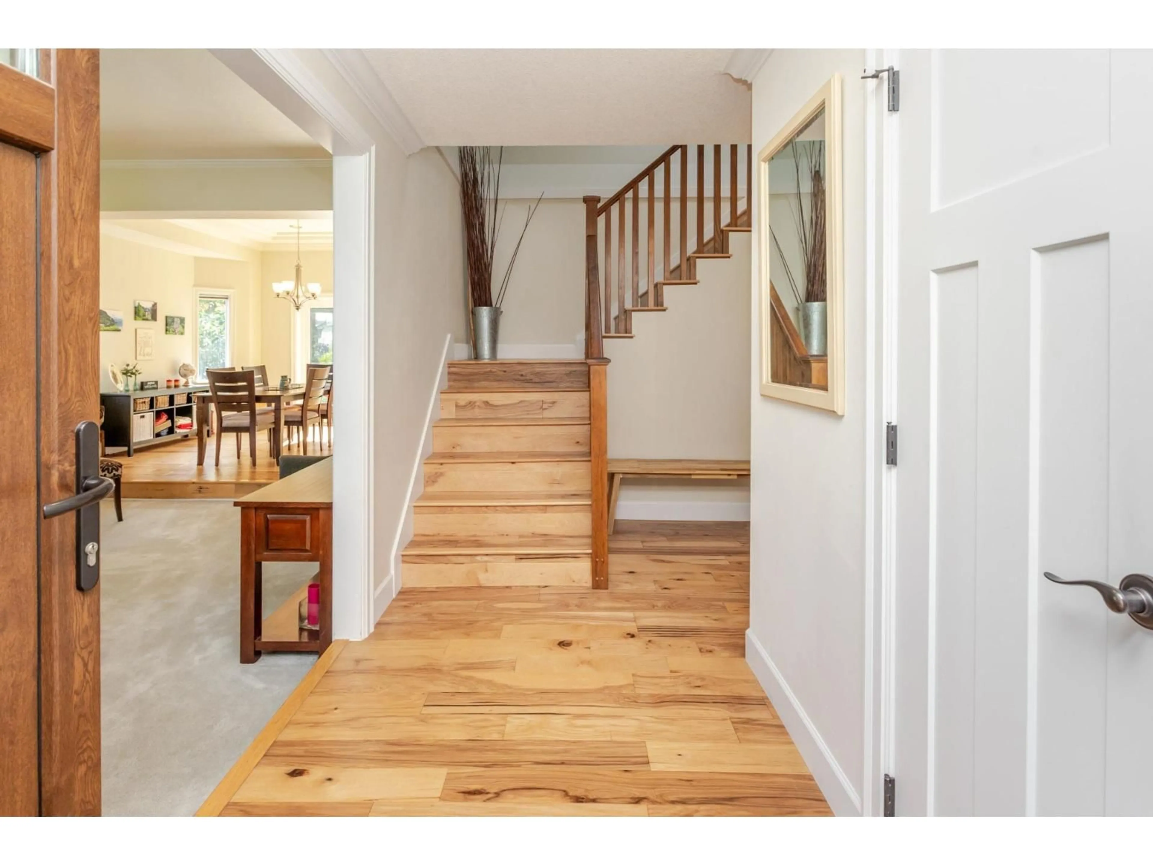 Indoor entryway for 30876 SANDPIPER, Abbotsford British Columbia V2T5L6