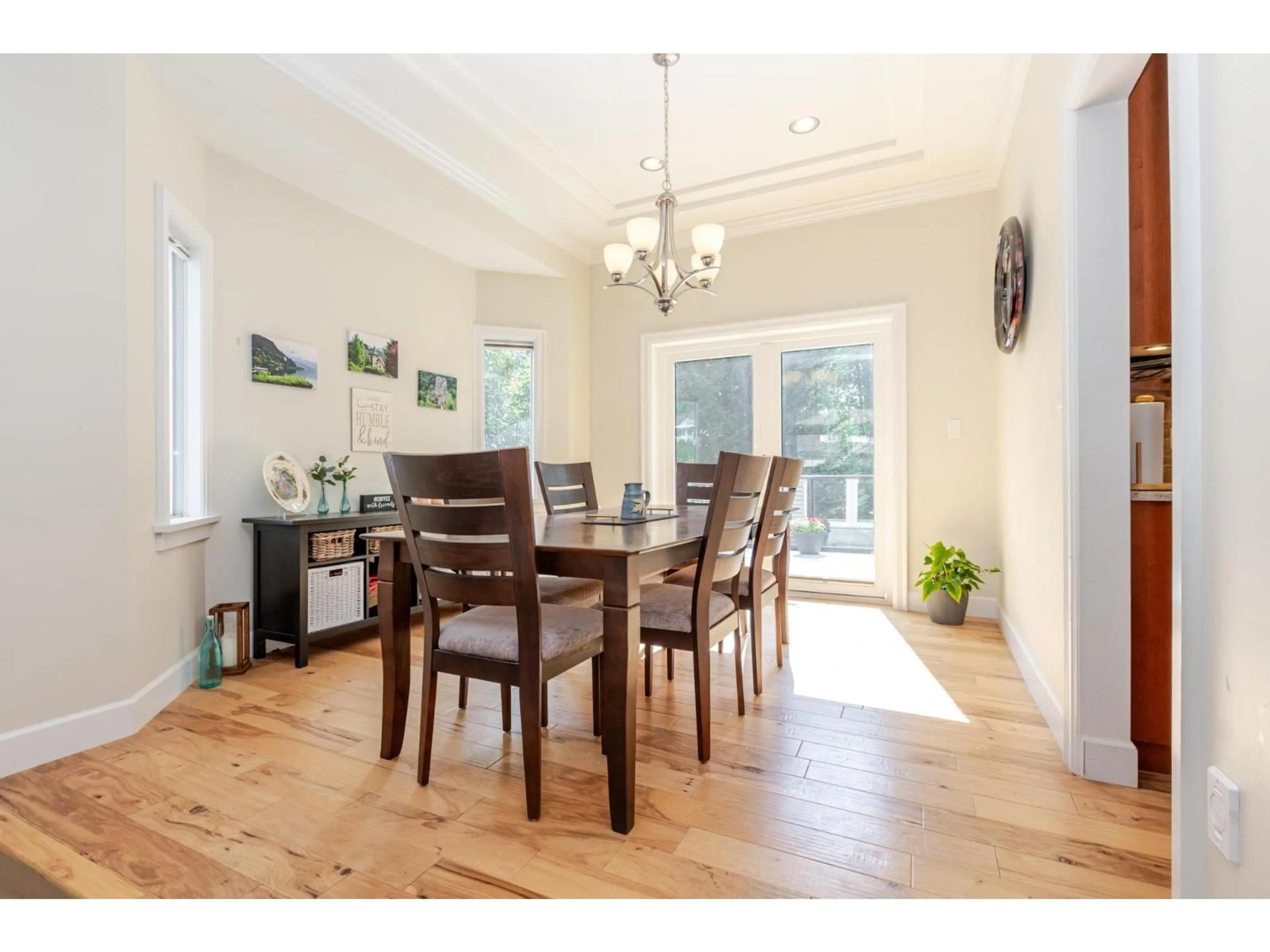 Dining room, wood/laminate floor for 30876 SANDPIPER, Abbotsford British Columbia V2T5L6