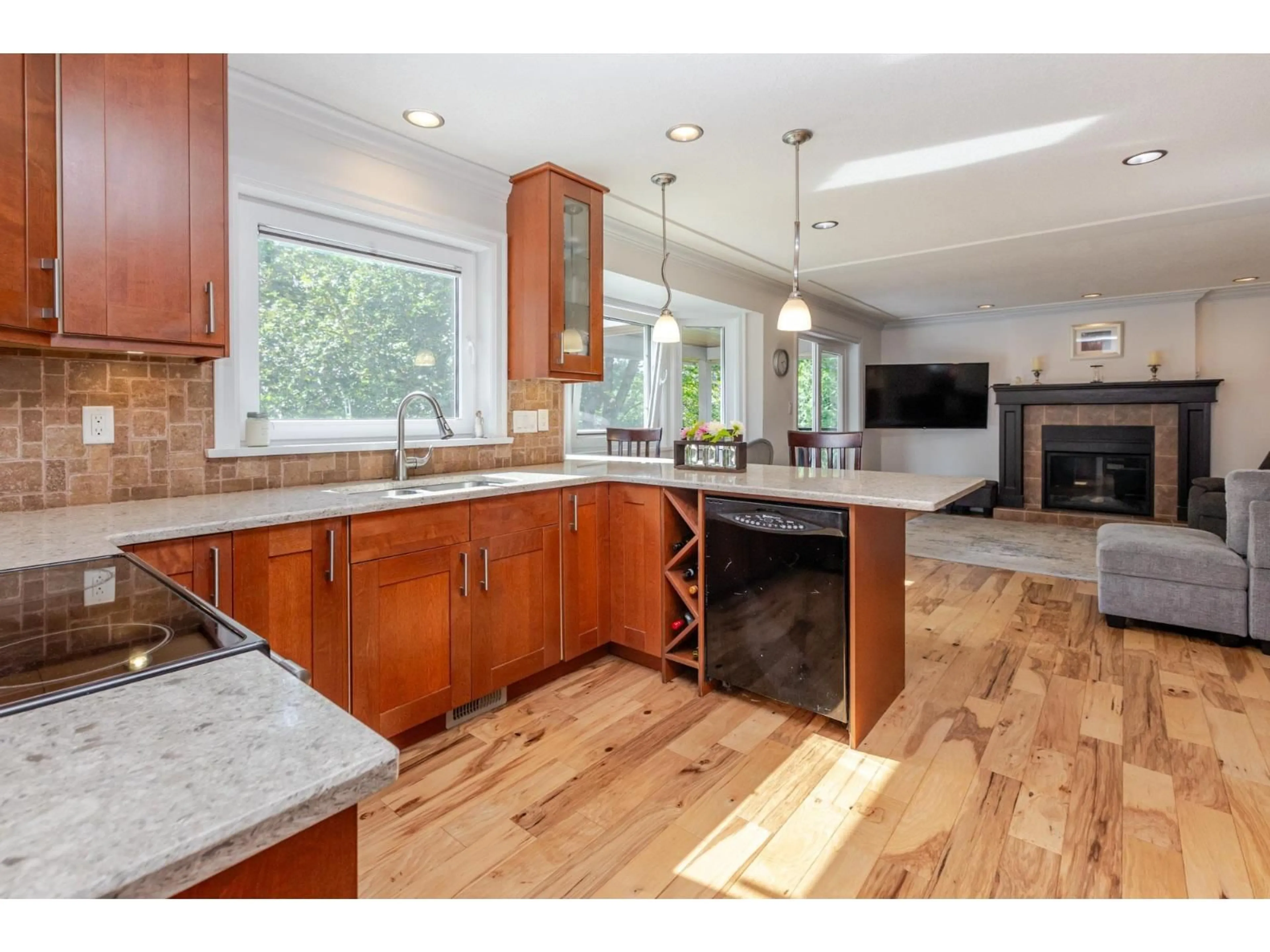 Open concept kitchen, unknown for 30876 SANDPIPER, Abbotsford British Columbia V2T5L6