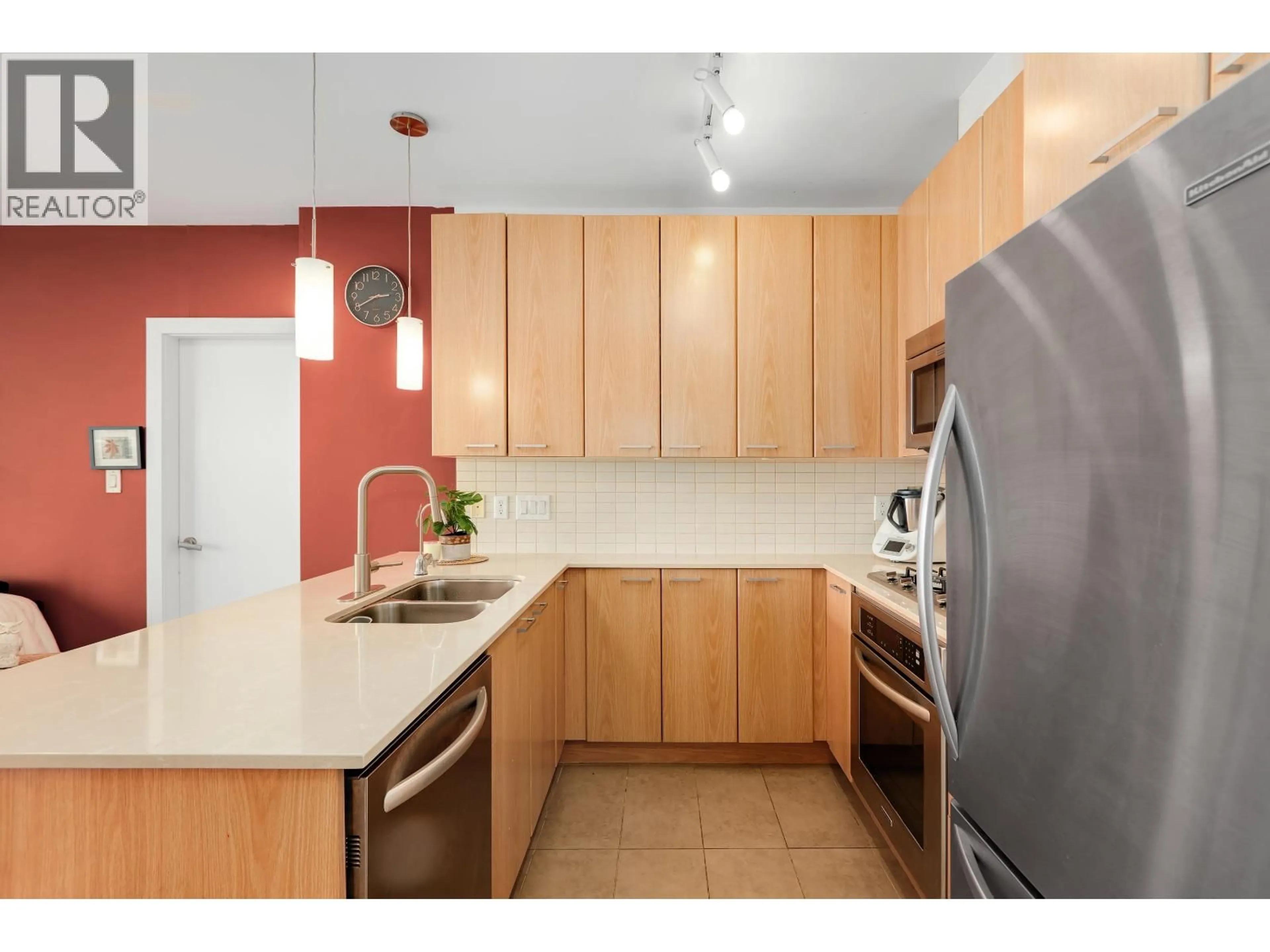 Standard kitchen, unknown for 3705 - 2955 ATLANTIC AVENUE, Coquitlam British Columbia V3B0H9