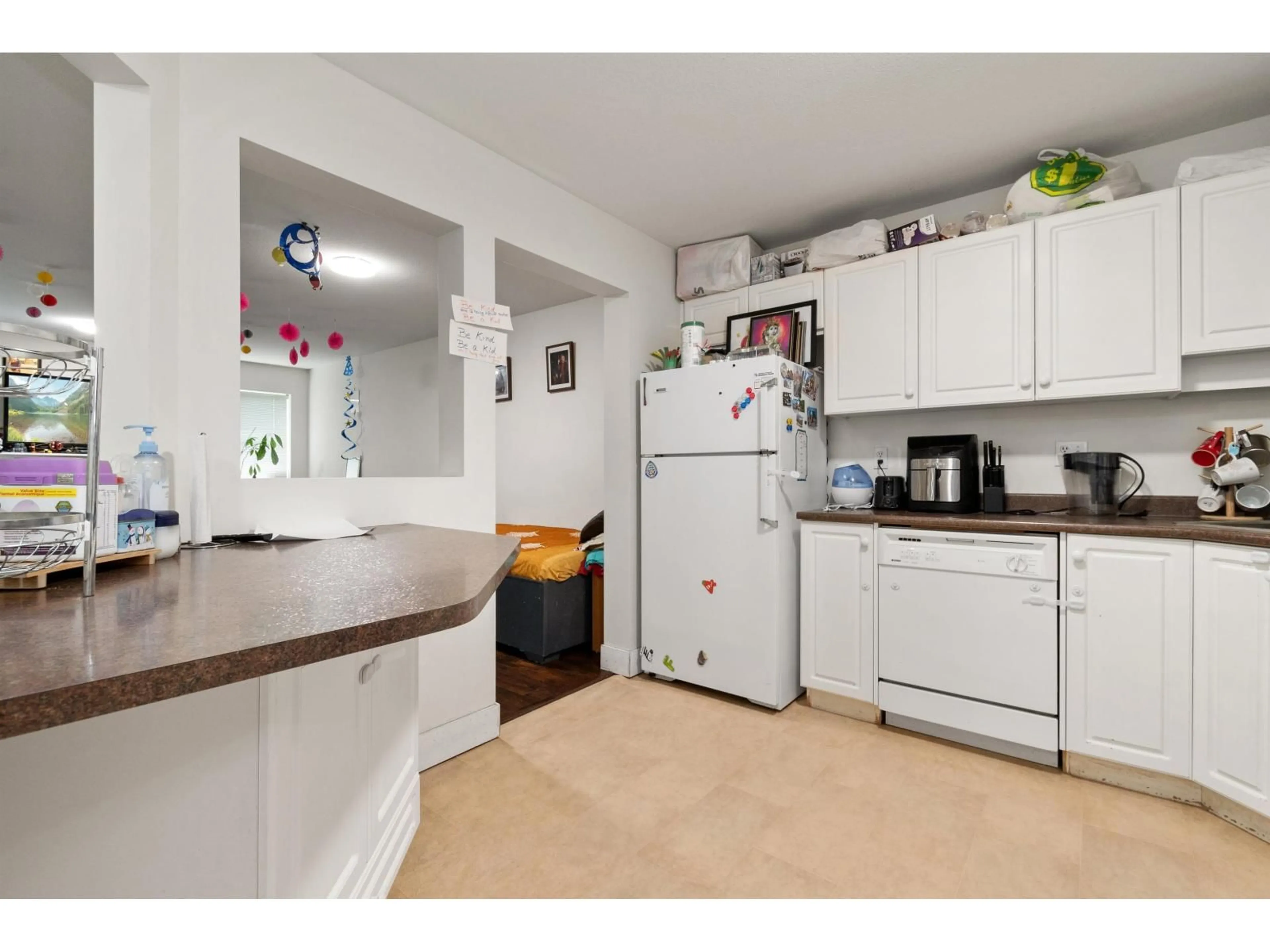 Standard kitchen, unknown for 107 - 2435 CENTER, Abbotsford British Columbia V2T2N4