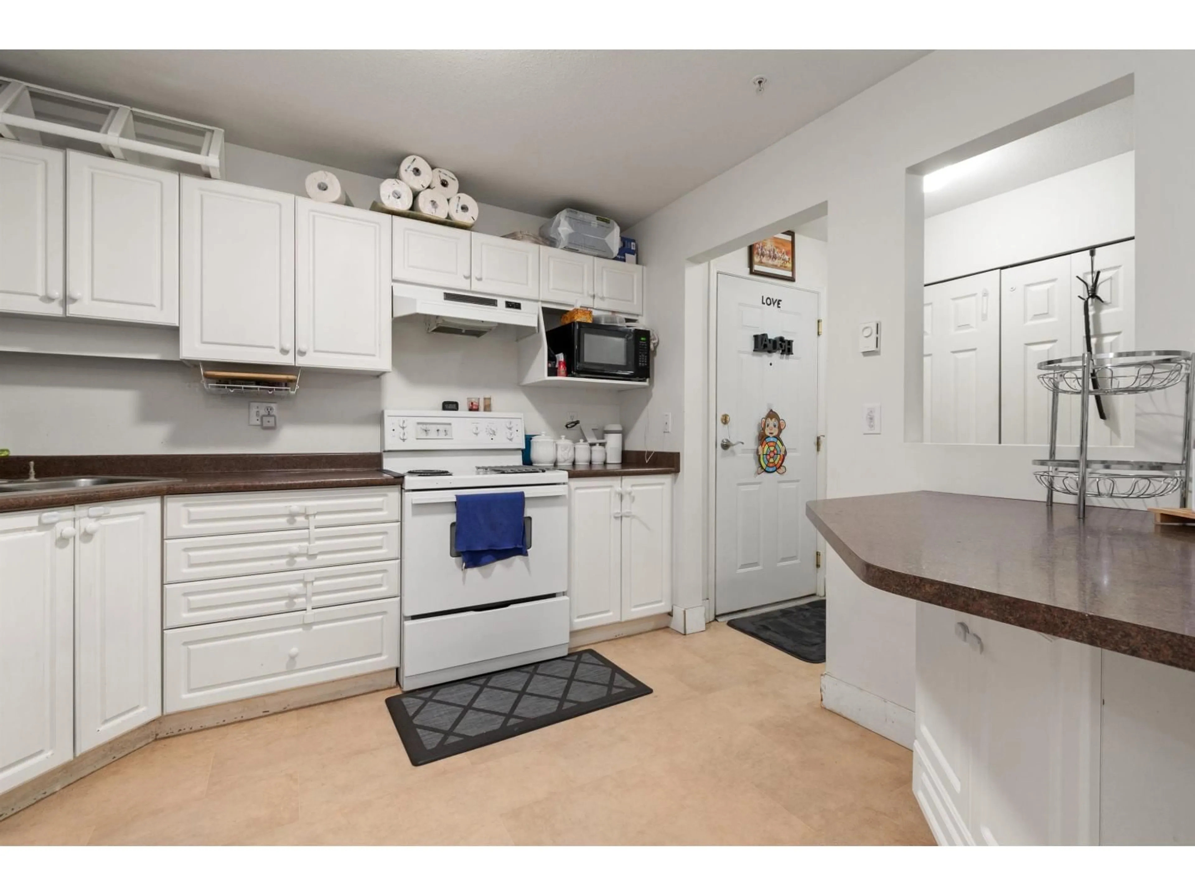 Standard kitchen, unknown for 107 - 2435 CENTER, Abbotsford British Columbia V2T2N4