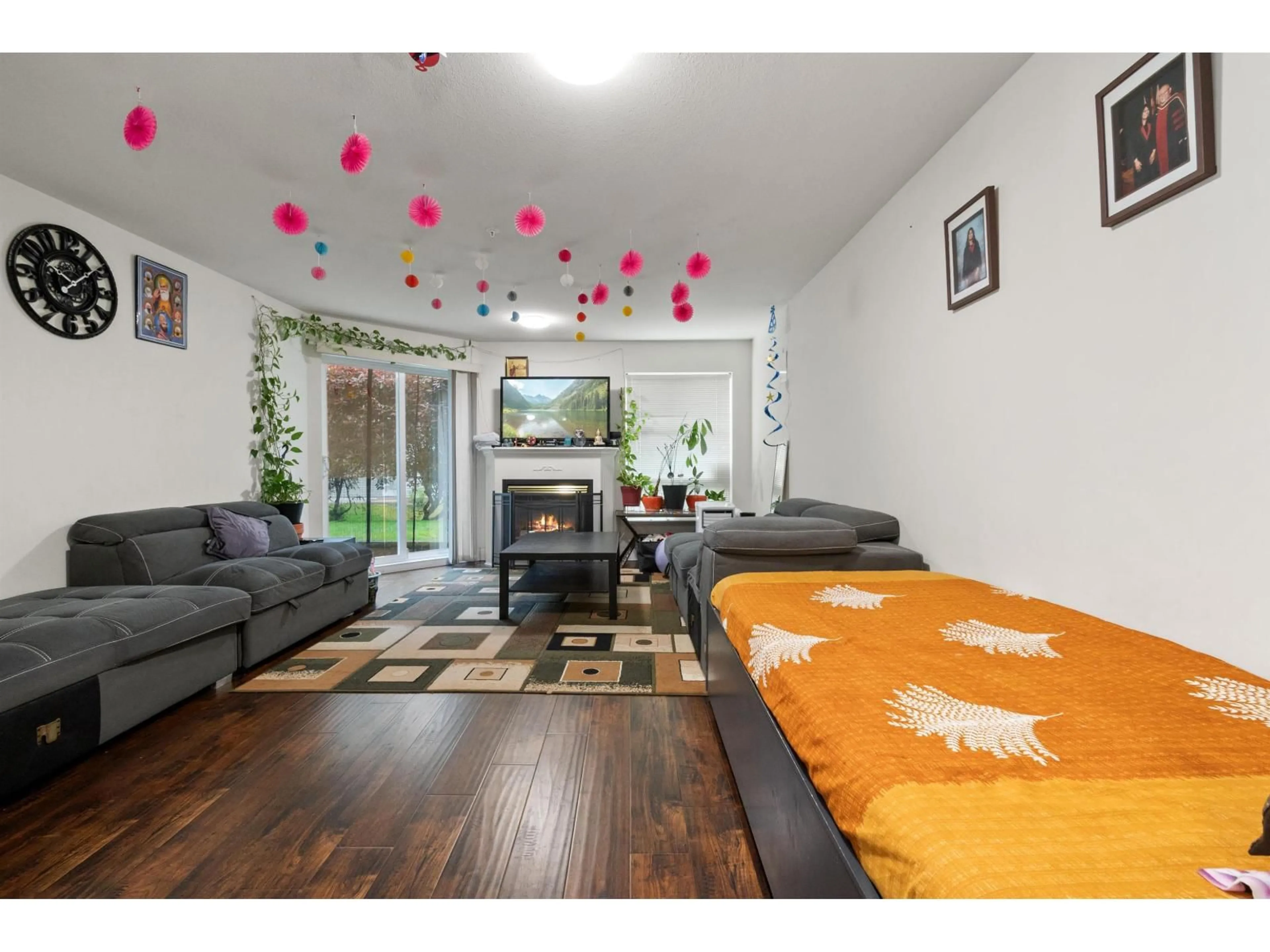 Living room with furniture, wood/laminate floor for 107 - 2435 CENTER, Abbotsford British Columbia V2T2N4