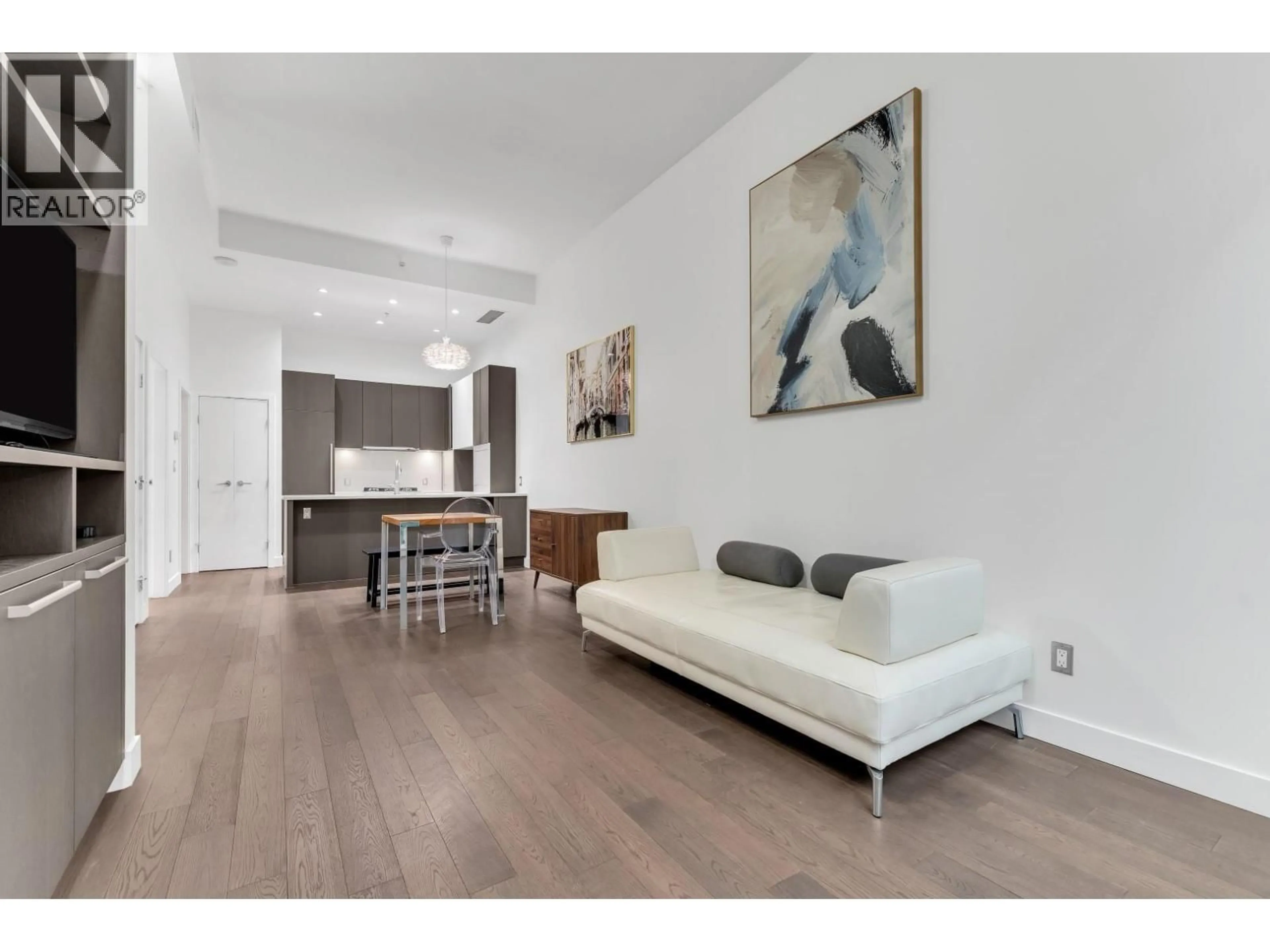 Living room with furniture, wood/laminate floor for 268 1ST AVENUE, Vancouver British Columbia V5Y3T2