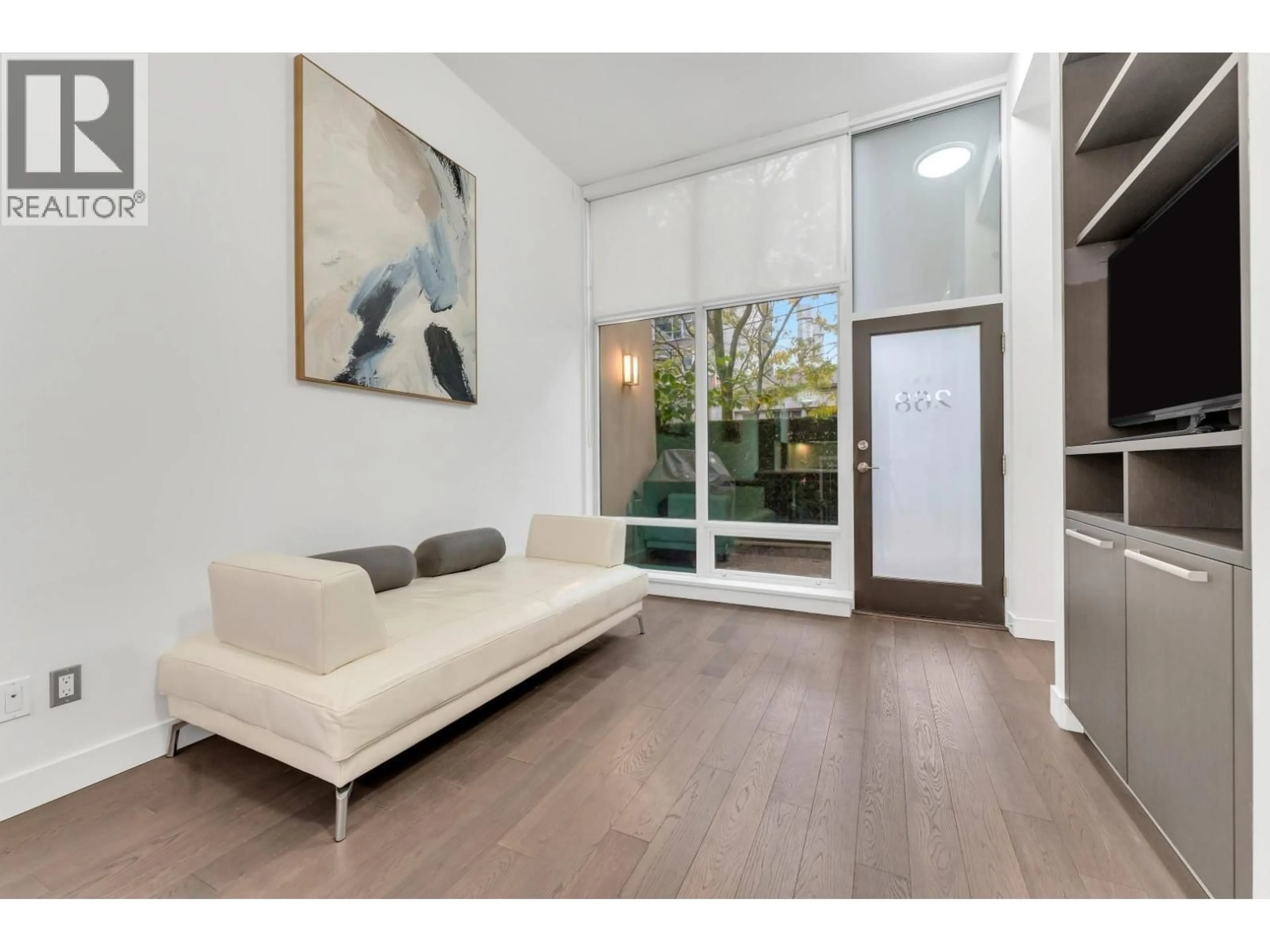 Indoor entryway for 268 1ST AVENUE, Vancouver British Columbia V5Y3T2