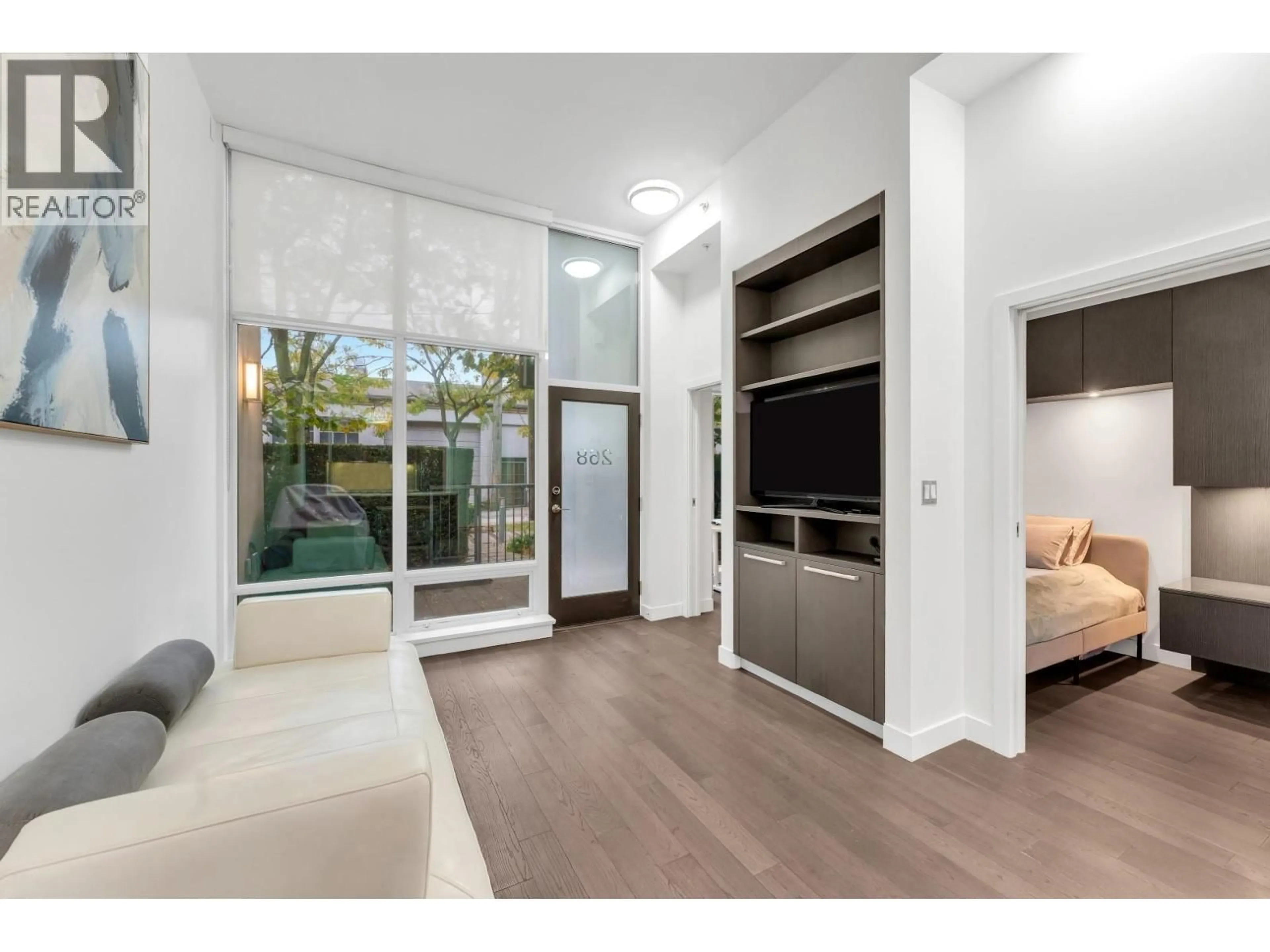 Unknown for 268 1ST AVENUE, Vancouver British Columbia V5Y3T2