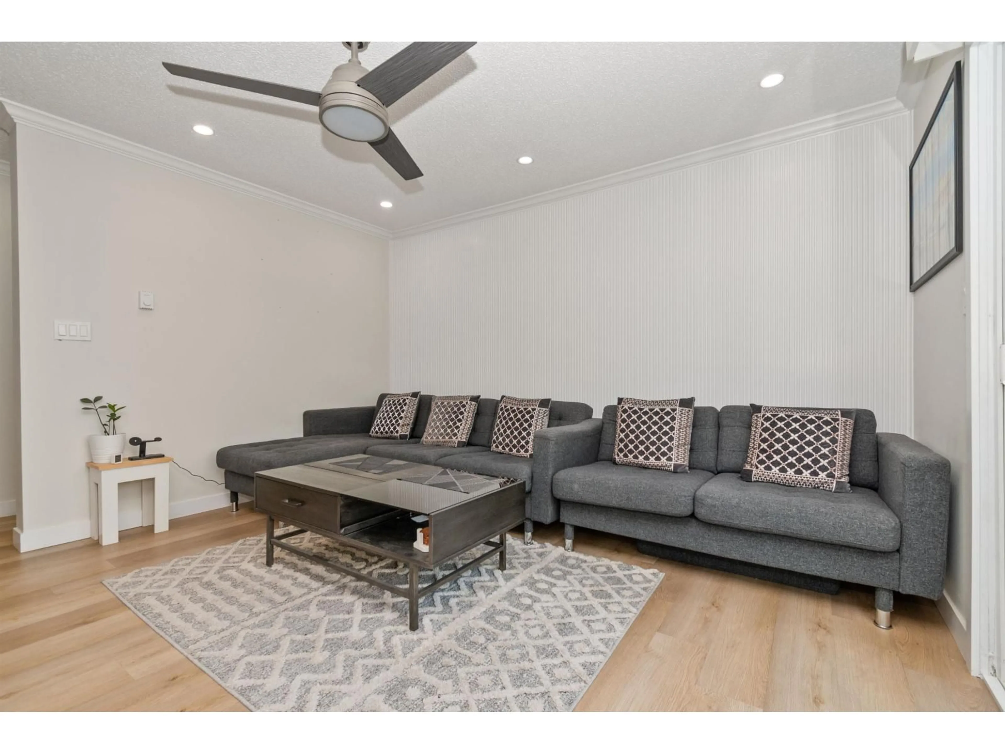Living room with furniture, unknown for 68 - 3030 TRETHEWEY, Abbotsford British Columbia V2T4N2