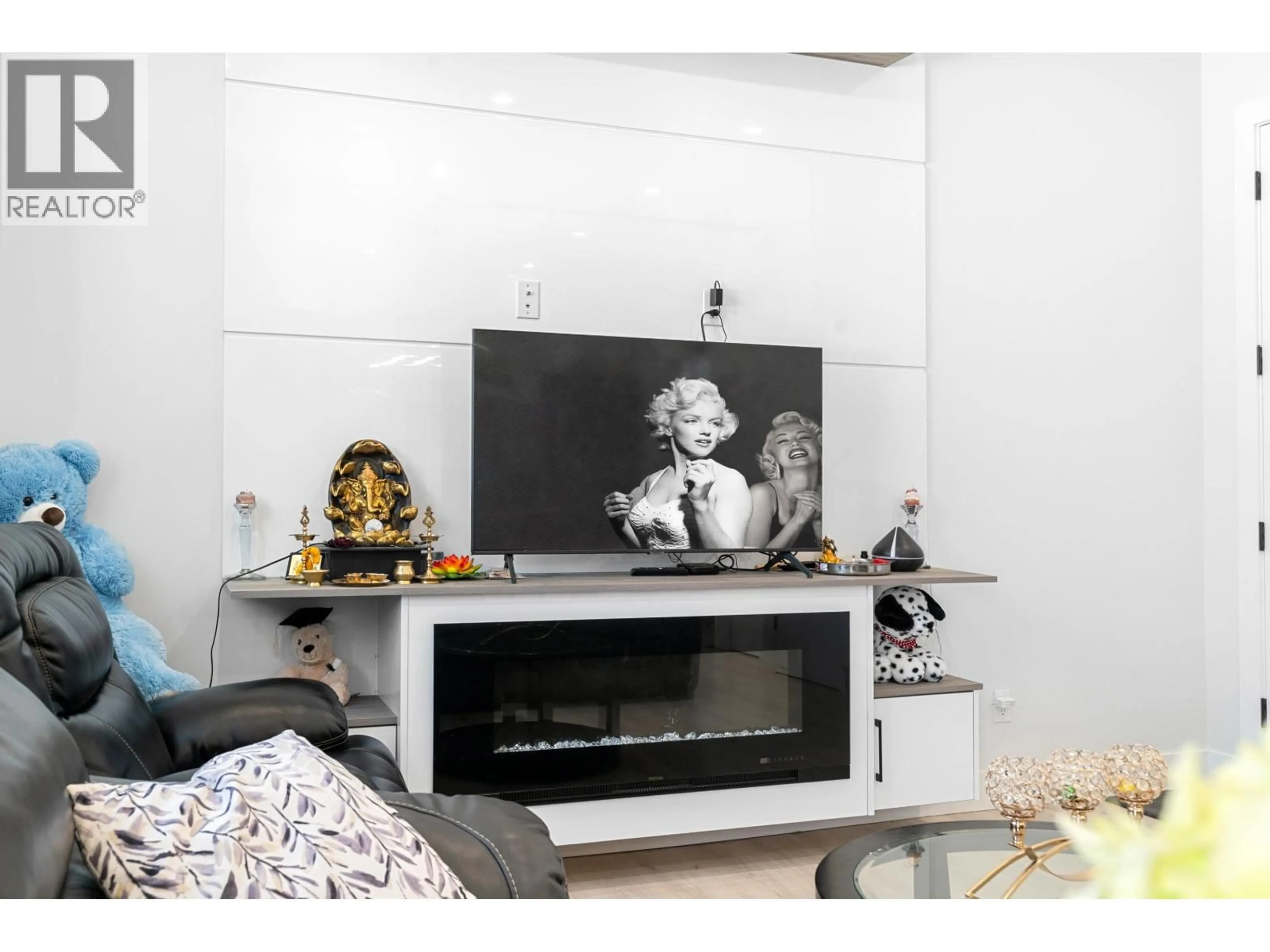 Home theater for 465 57TH AVENUE, Vancouver British Columbia V5X1S8