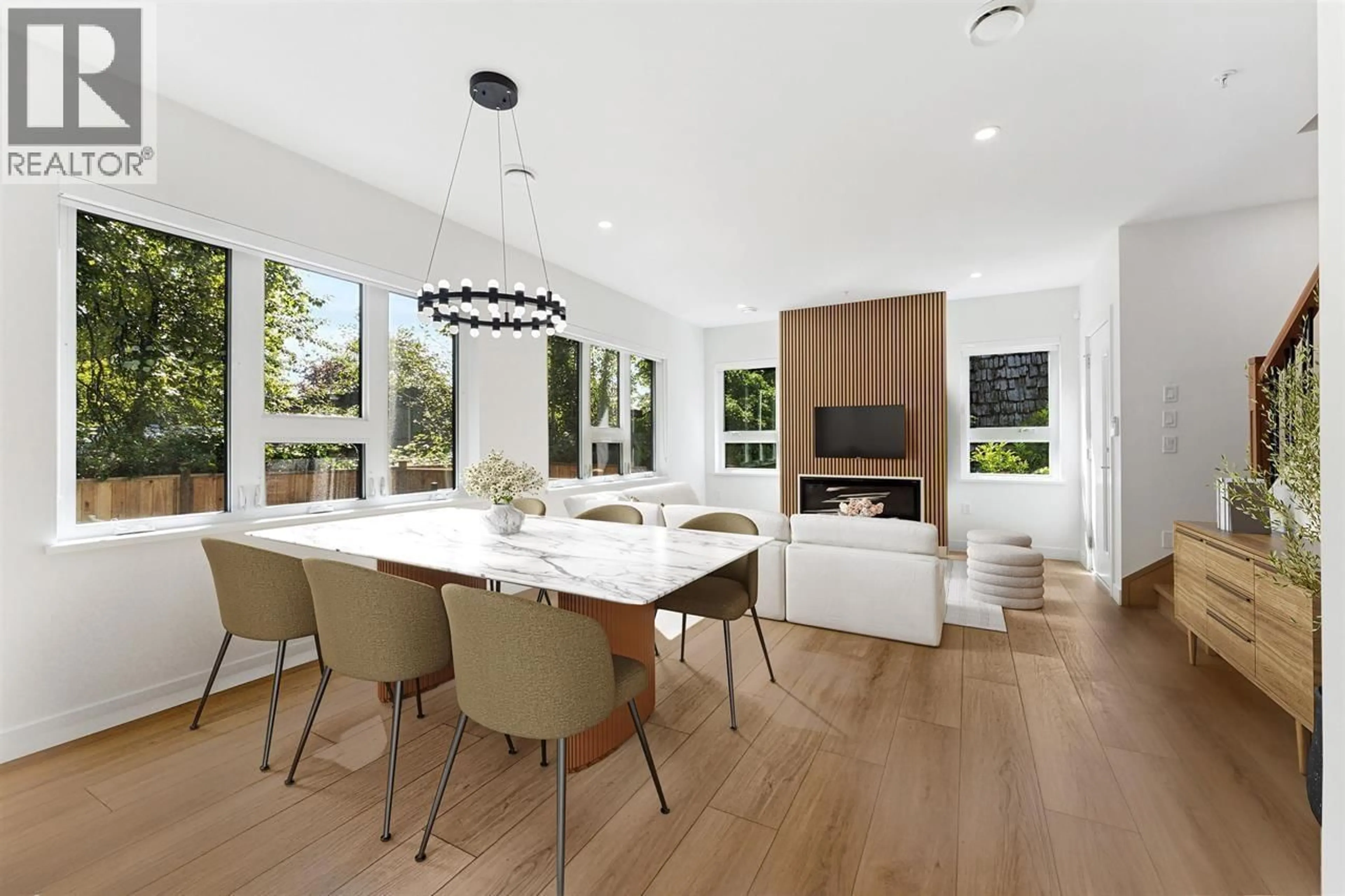 Dining room, wood/laminate floor for 842 ST. DENIS AVENUE, North Vancouver British Columbia V7J2G4