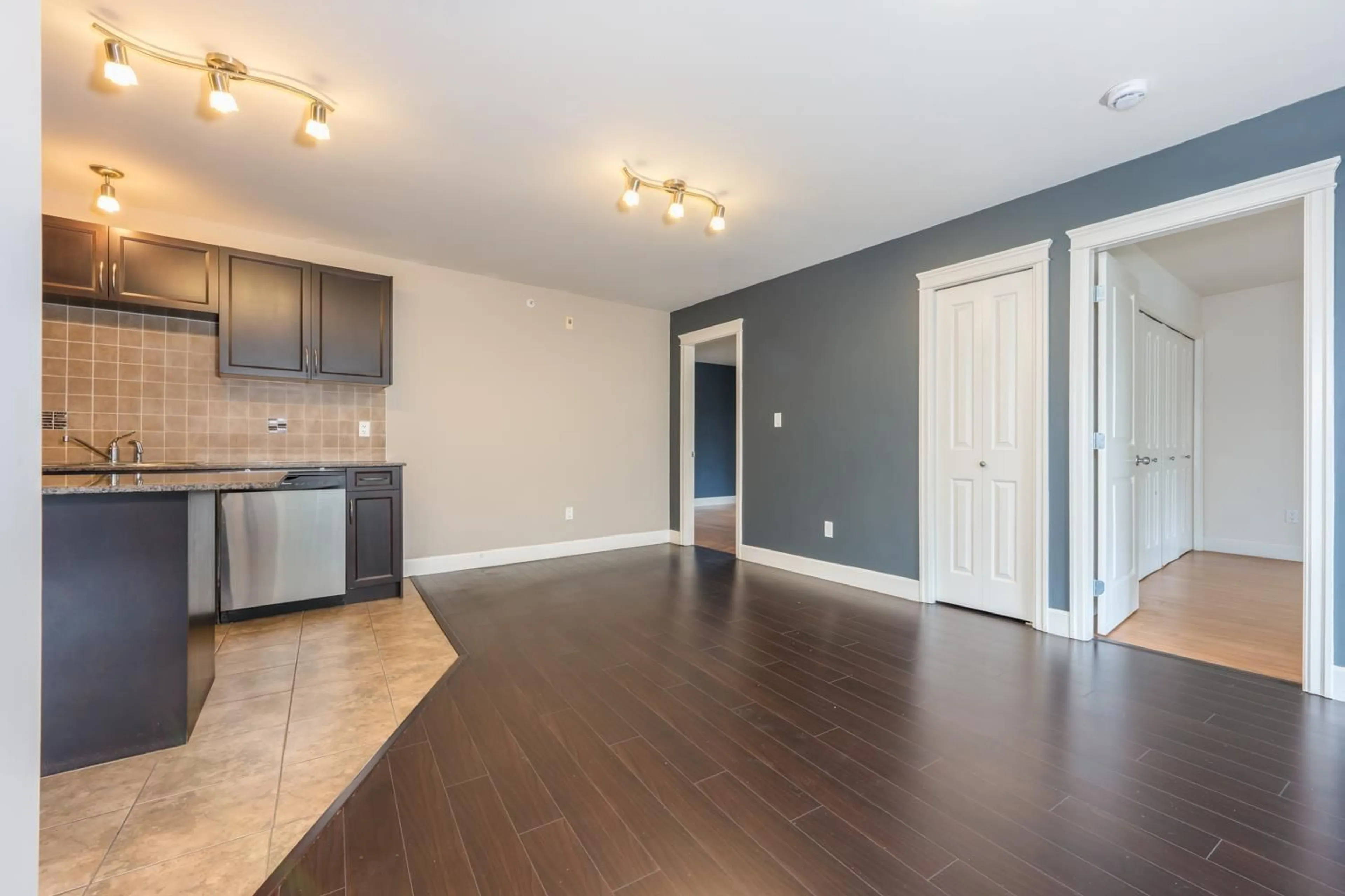 Open concept kitchen, wood/laminate floor for 311 - 12088 75A, Surrey British Columbia V3W1Y4
