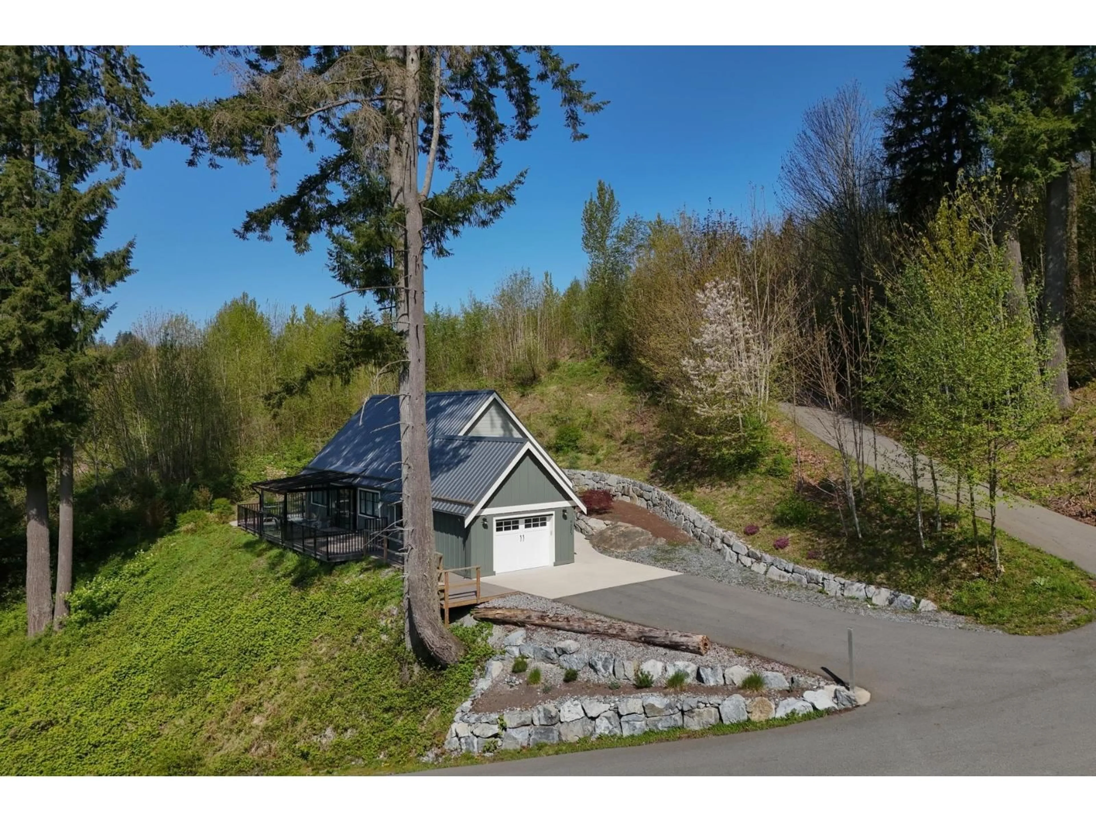 A pic from outside/outdoor area/front of a property/back of a property/a pic from drone, unknown for 9507 DAWSON, Mission British Columbia V2V6B2